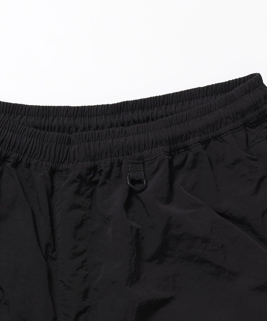 撥水加工ストレートナイロンパンツ/ ユニセックス ナイロンカーゴパンツ 撥水加工 振り刺繍 ブラック