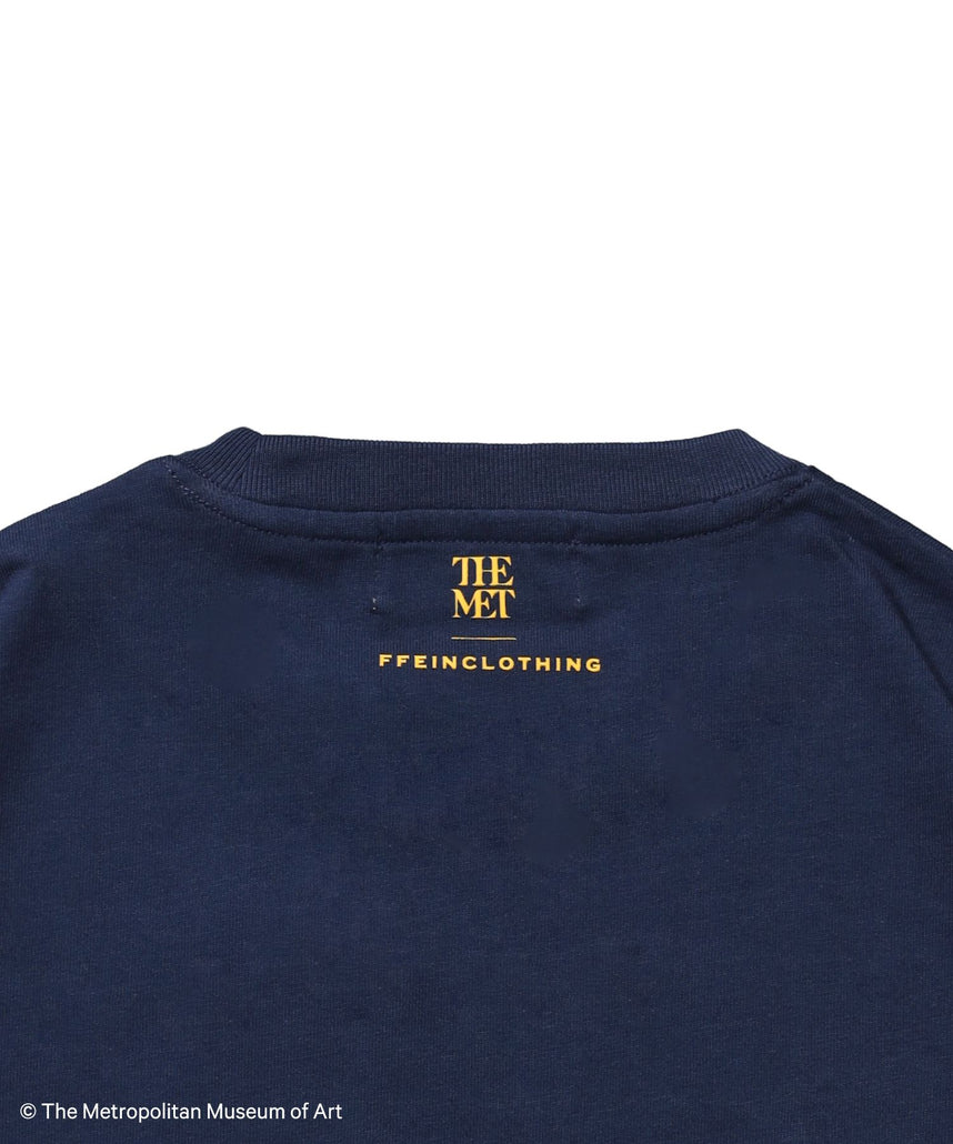 The MetデカロゴTシャツ / メトロポリタン美術館 半袖 クルーネック プリント ワンポイント ネイビー