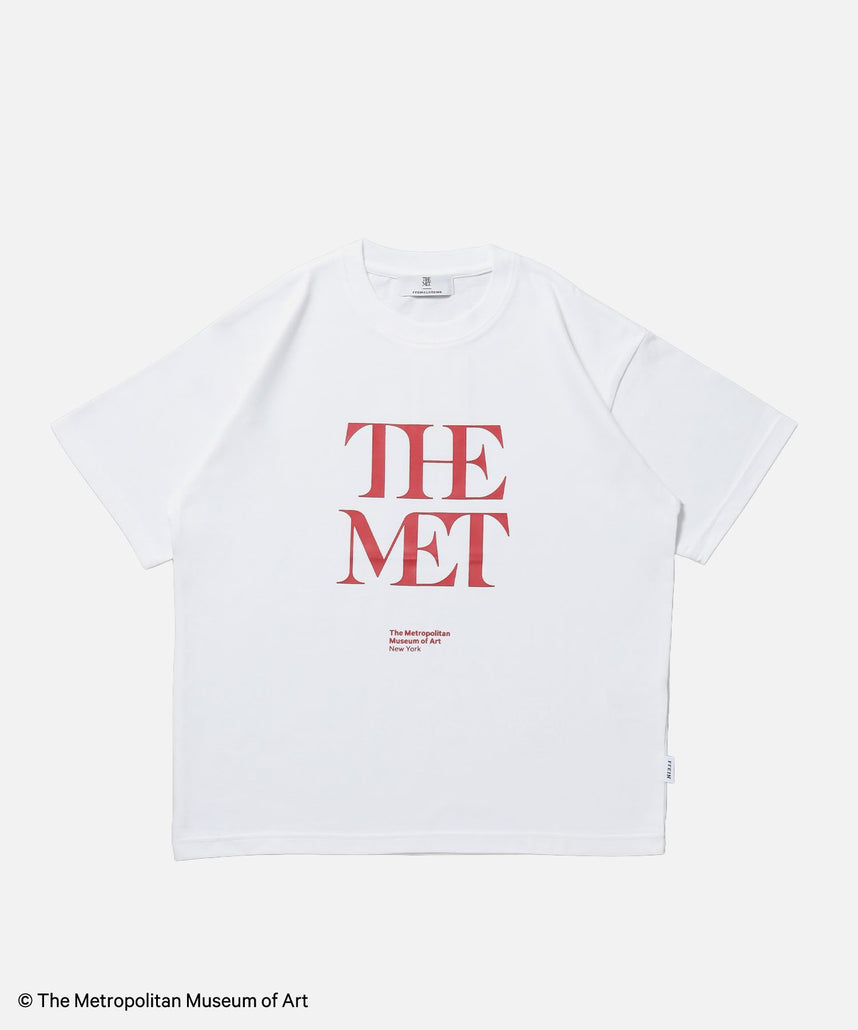 【FFEIN(フェイン)】The MetデカロゴTシャツ / メトロポリタン美術館 半袖 クルーネック プリント ワンポイント 柄80