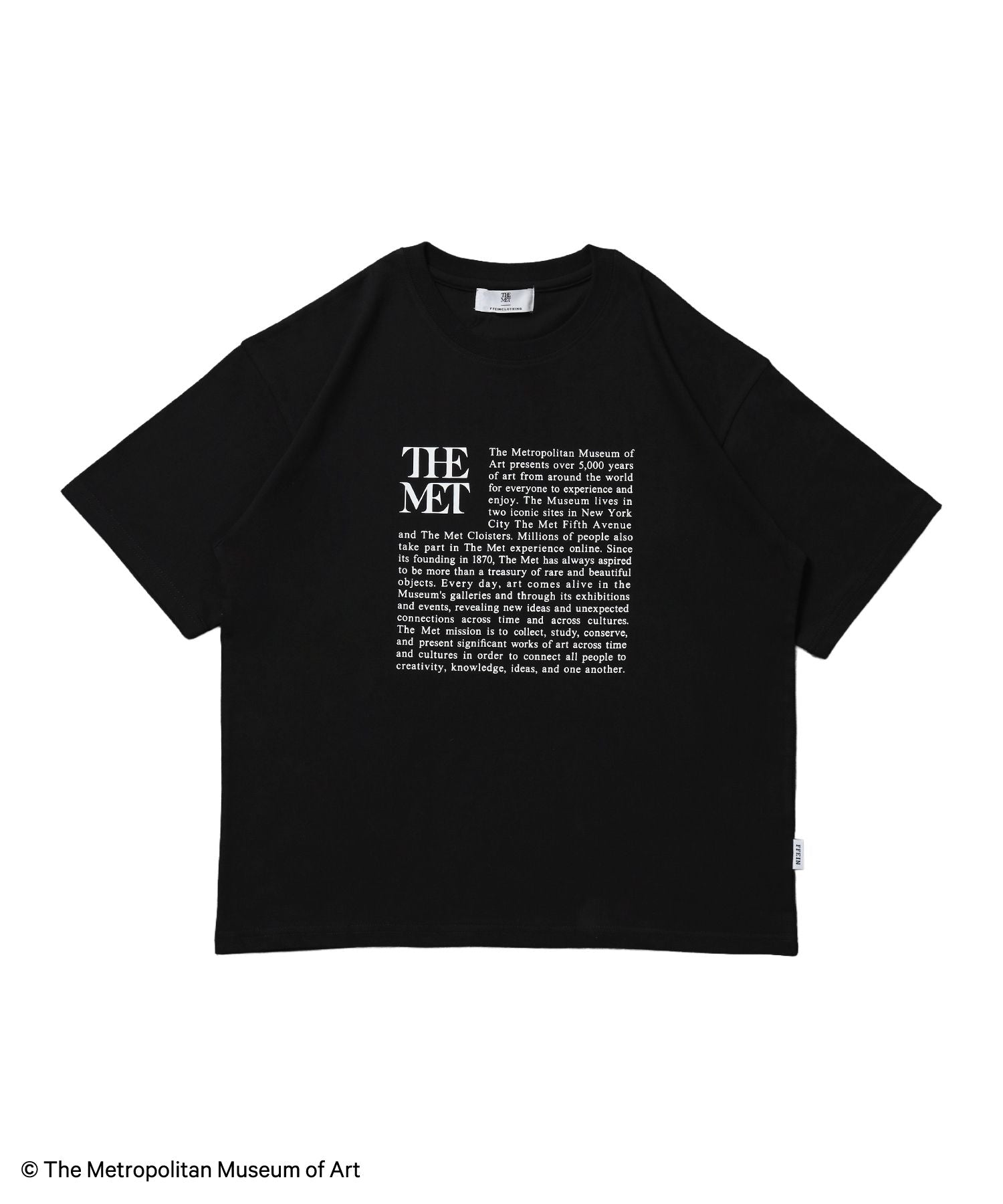 【FFEIN(フェイン)】The Met小文字グラフィックTシャツ / メトロポリタン美術館 半袖 クルーネック プリント ワンポイント ブラック