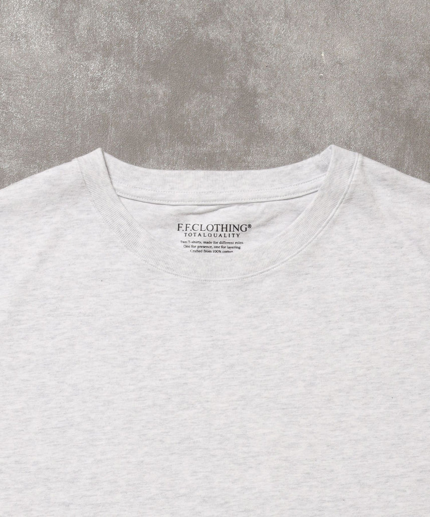 「FFEINらしいミニマルな着こなしを叶える」カラバリ細リブベーシックTシャツ【バイオウォッシュ】 アッシュグレー