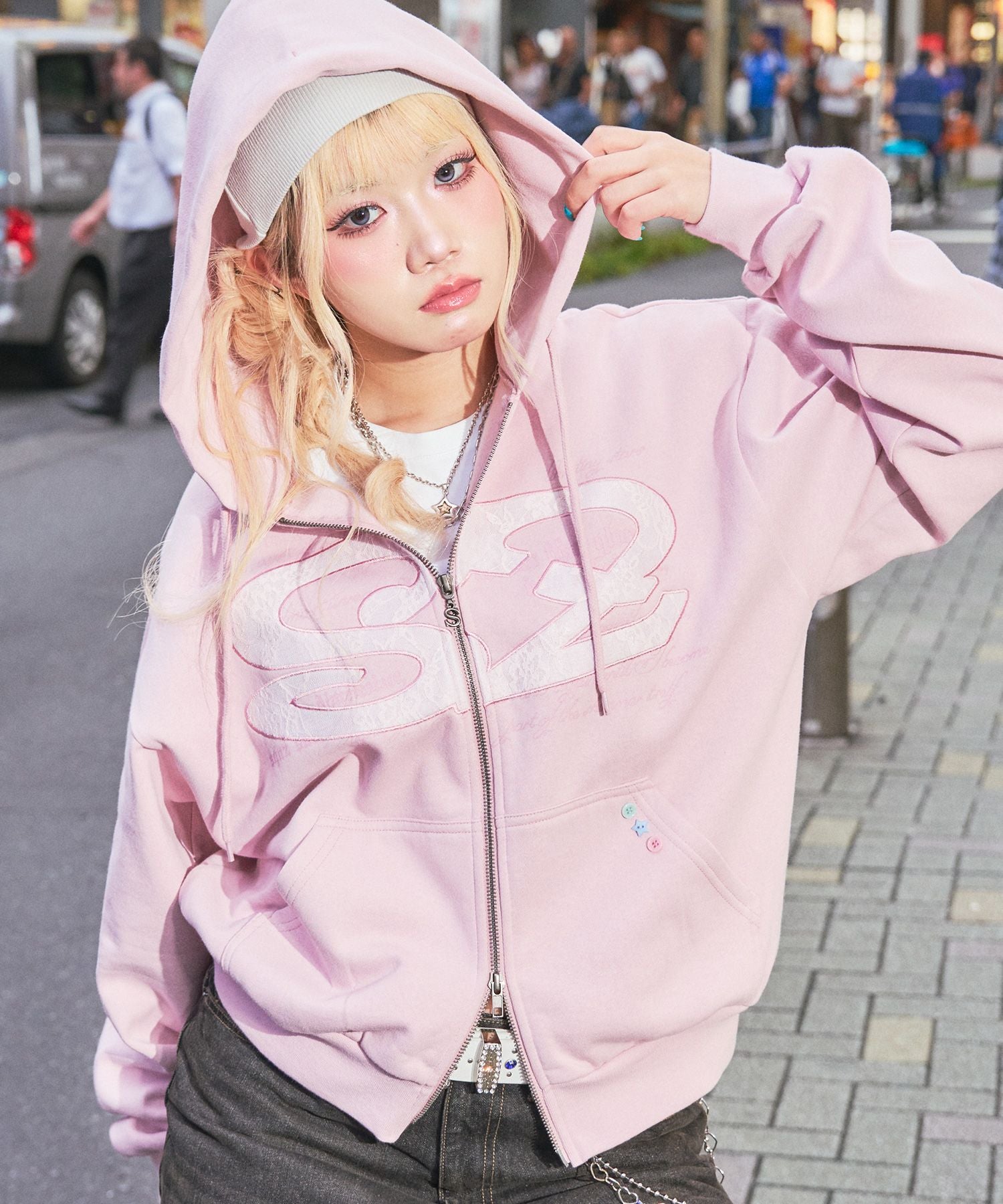 レースロゴジップパーカー / sqnzU oval lace logo zip p/k