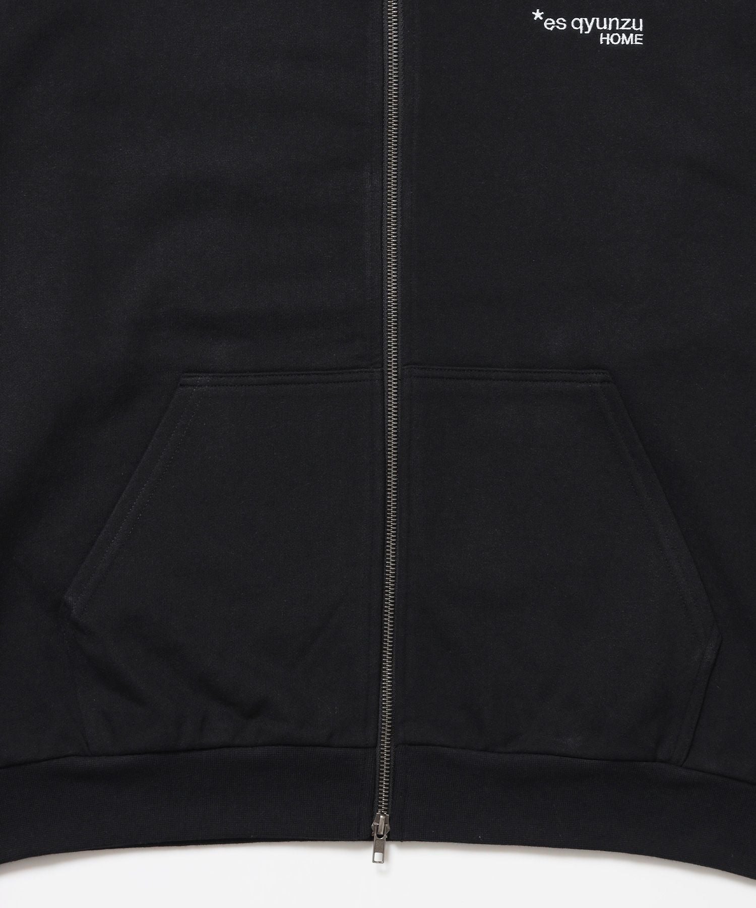 ※WEB限定 / es HOMEロゴ裏起毛ジップパーカー / sqnzU basic logo zip p/k ブラック