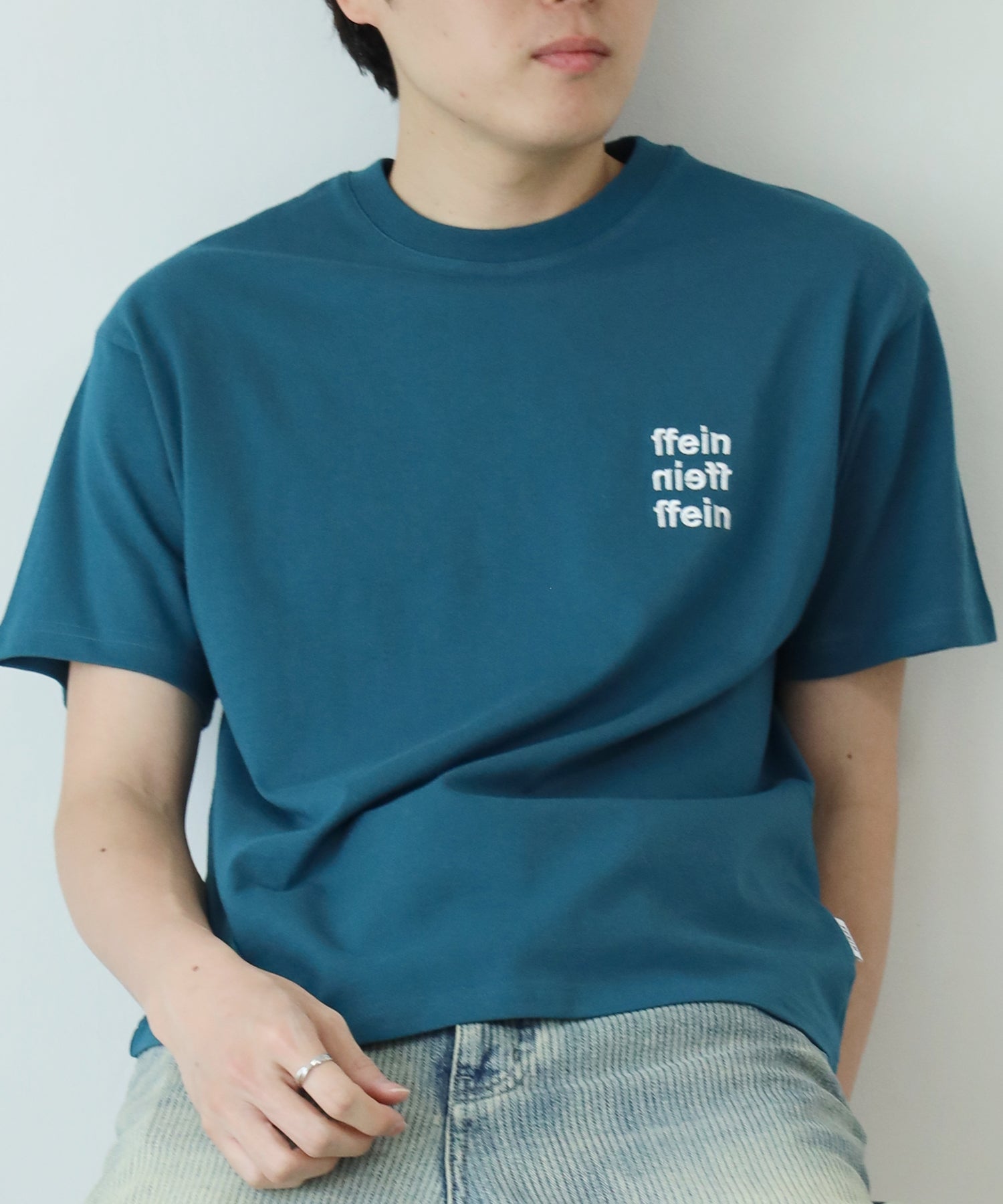 ワンポイント3段ロゴ刺繍ショート丈Tシャツ / Tシャツ クルーネック 半袖 刺繍 ワンポイント シンプル 【短丈】 ダークグリーン