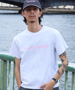 センタープリントロゴショート丈Tシャツ / Tシャツ クルーネック 半袖 プリント アッシュグレー
