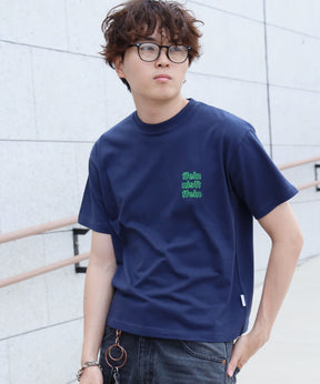 ワンポイント3段ロゴアウトライン刺繍ショート丈Tシャツ / クルーネック 半袖 ワンポイント シンプル 刺繍【短丈】 ネイビー