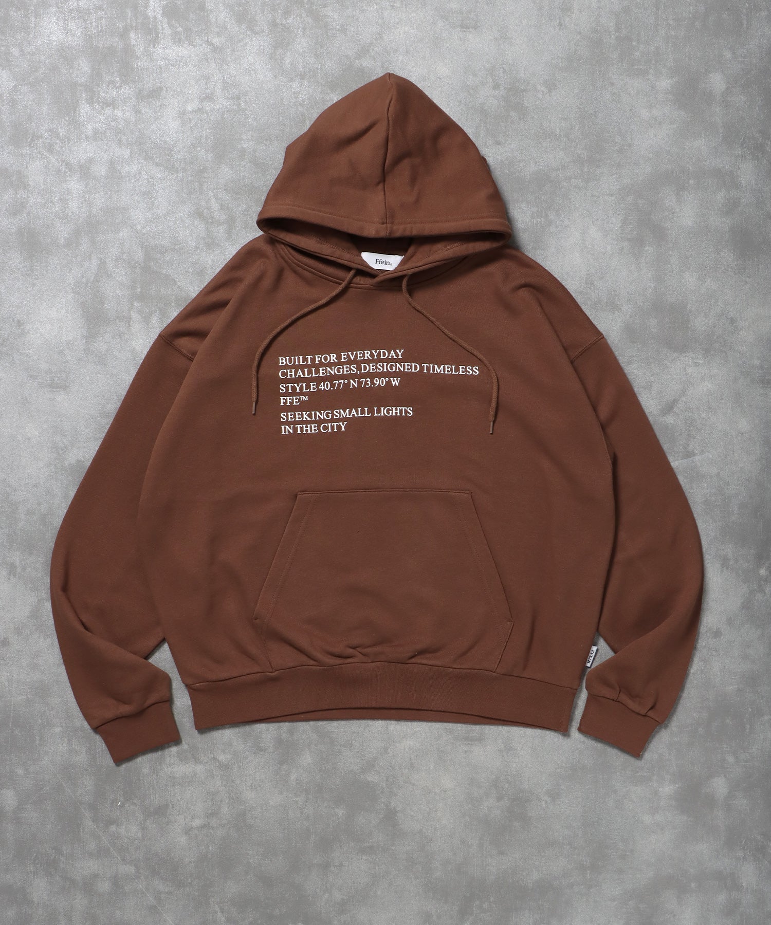 ヘビーウエイトメッセージプルパーカー / プルオーバー パーカー 裏毛 プリント フーディ ブラウン