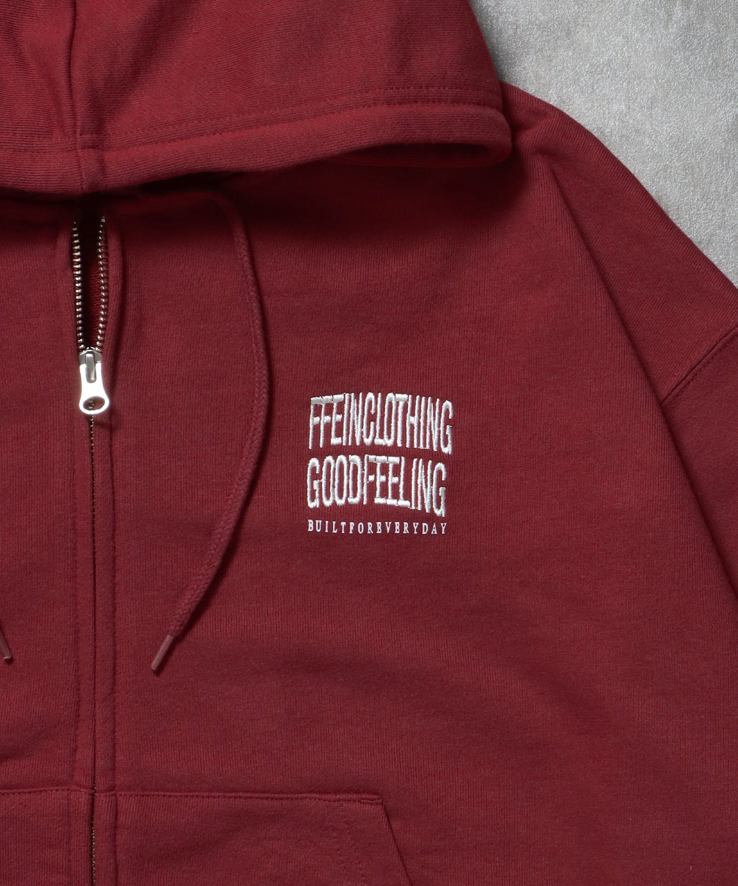 ヘビーウエイト3段ロゴメッセージジップパーカー / ジップ パーカー 裏毛 フーディ プルオーバー ワイン