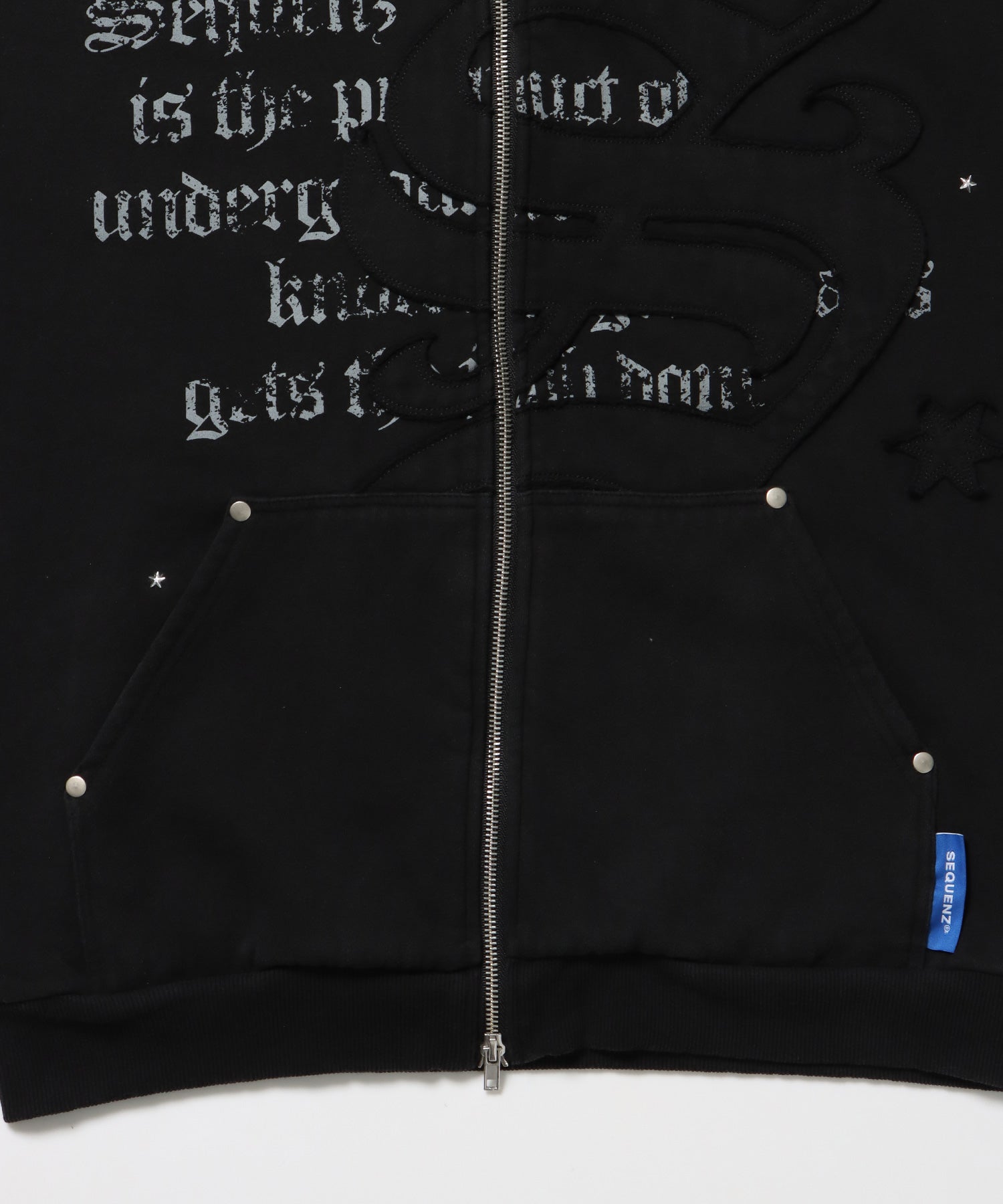 SQNZ ZIP P/K / ジップパーカー 裏起毛 フーディ スタッズ 加工 ワッペン プリント ブラック