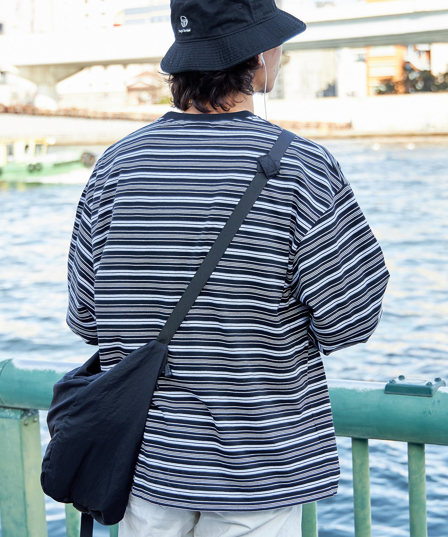 ロゴ刺繍マルチボーダーロングスリーブTシャツ ブラック