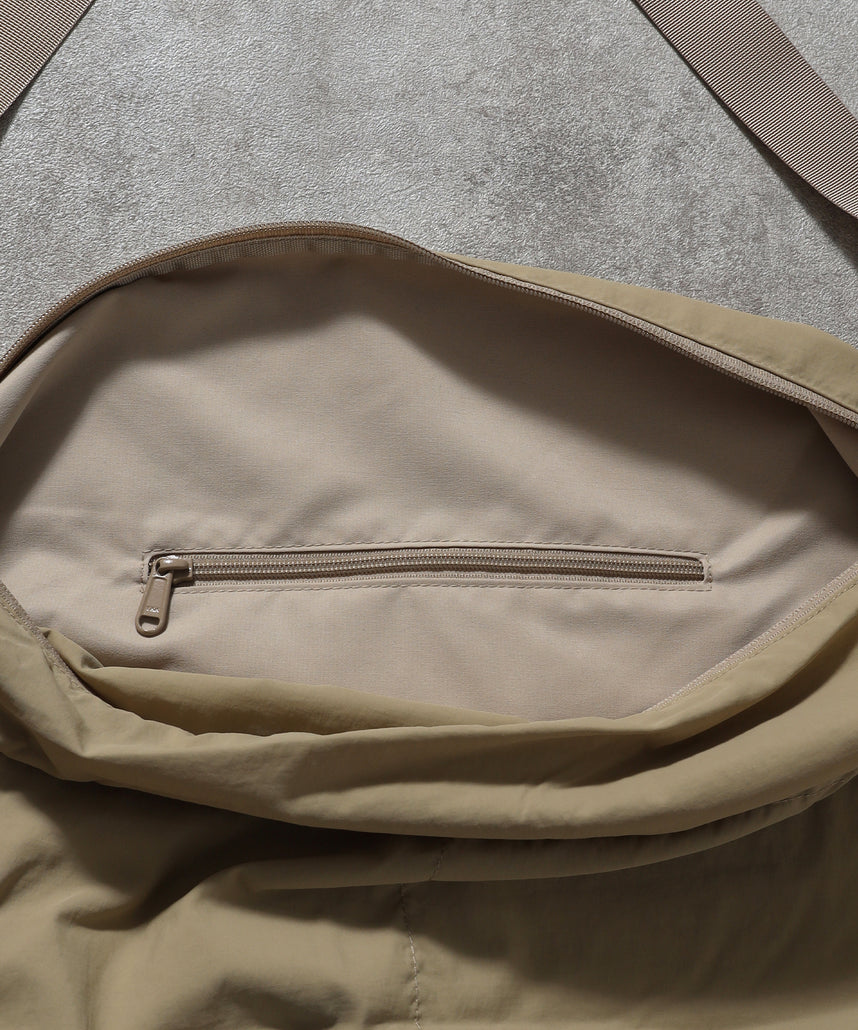 ナイロンビックショルダーバック ベージュ