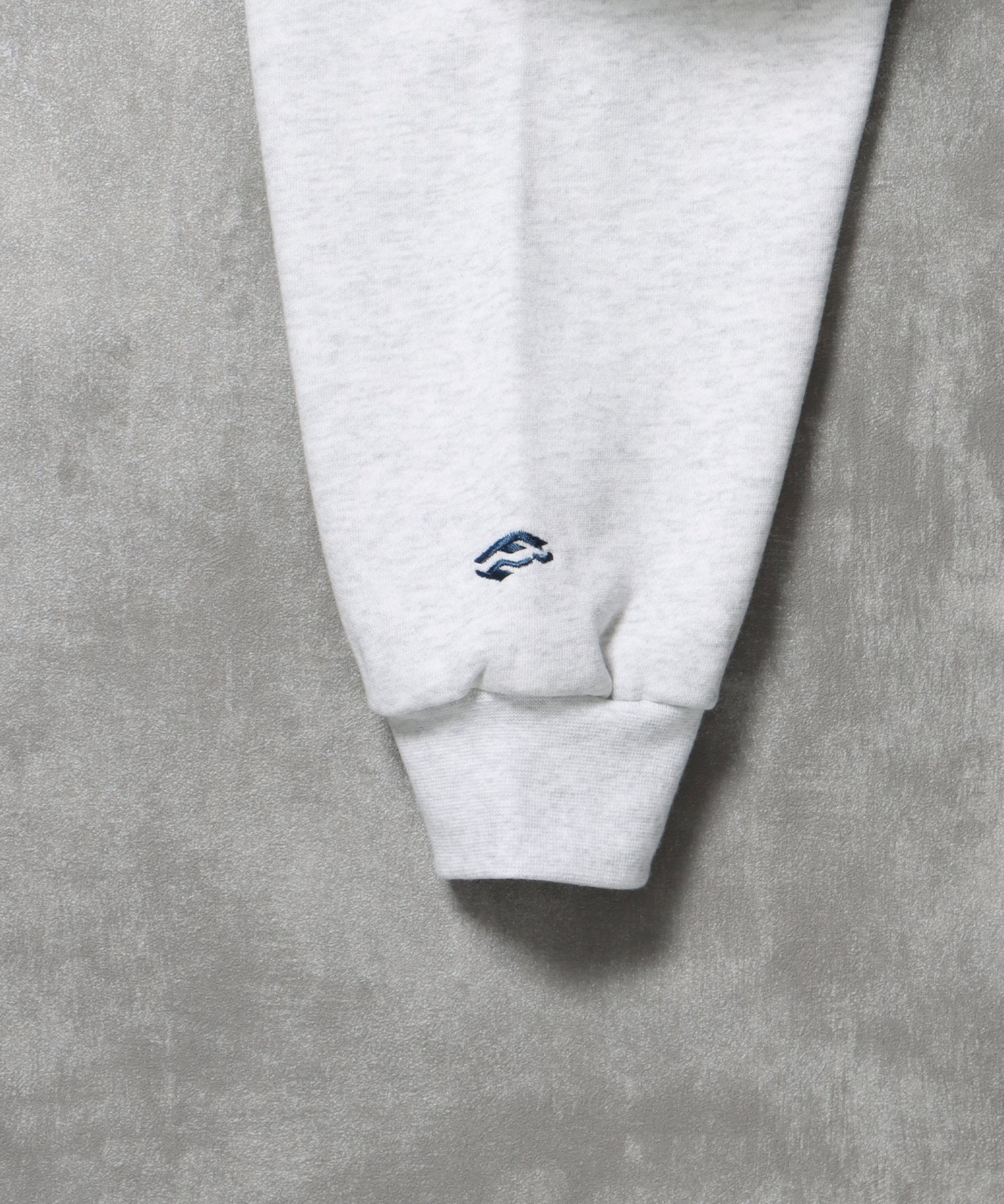 ヘビーウエイトセンターロゴ刺繍ZIPパーカー / パーカー 裏起毛 ジップ 刺繍 ロゴ フーディ バブルジップ アッシュグレー