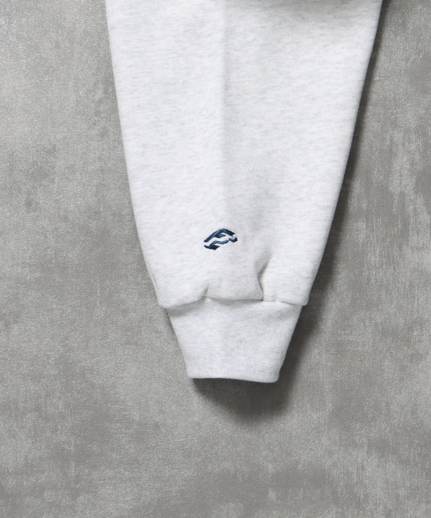 ヘビーウエイトセンターロゴ刺繍ZIPパーカー / パーカー 裏起毛 ジップ 刺繍 ロゴ フーディ バブルジップ アッシュグレー