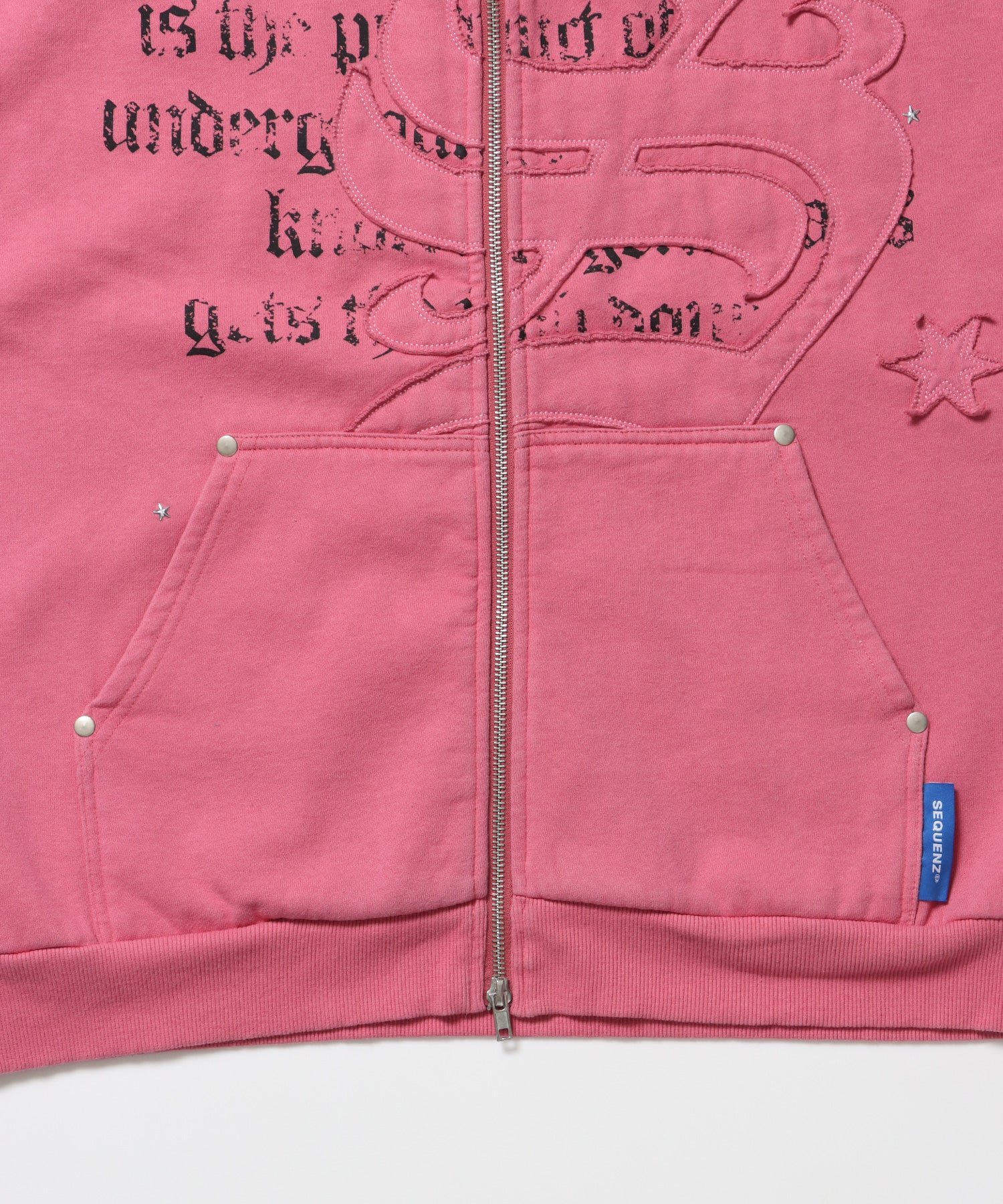 SQNZ ZIP P/K / ジップパーカー 裏起毛 フーディ スタッズ 加工 ワッペン プリント ピンク
