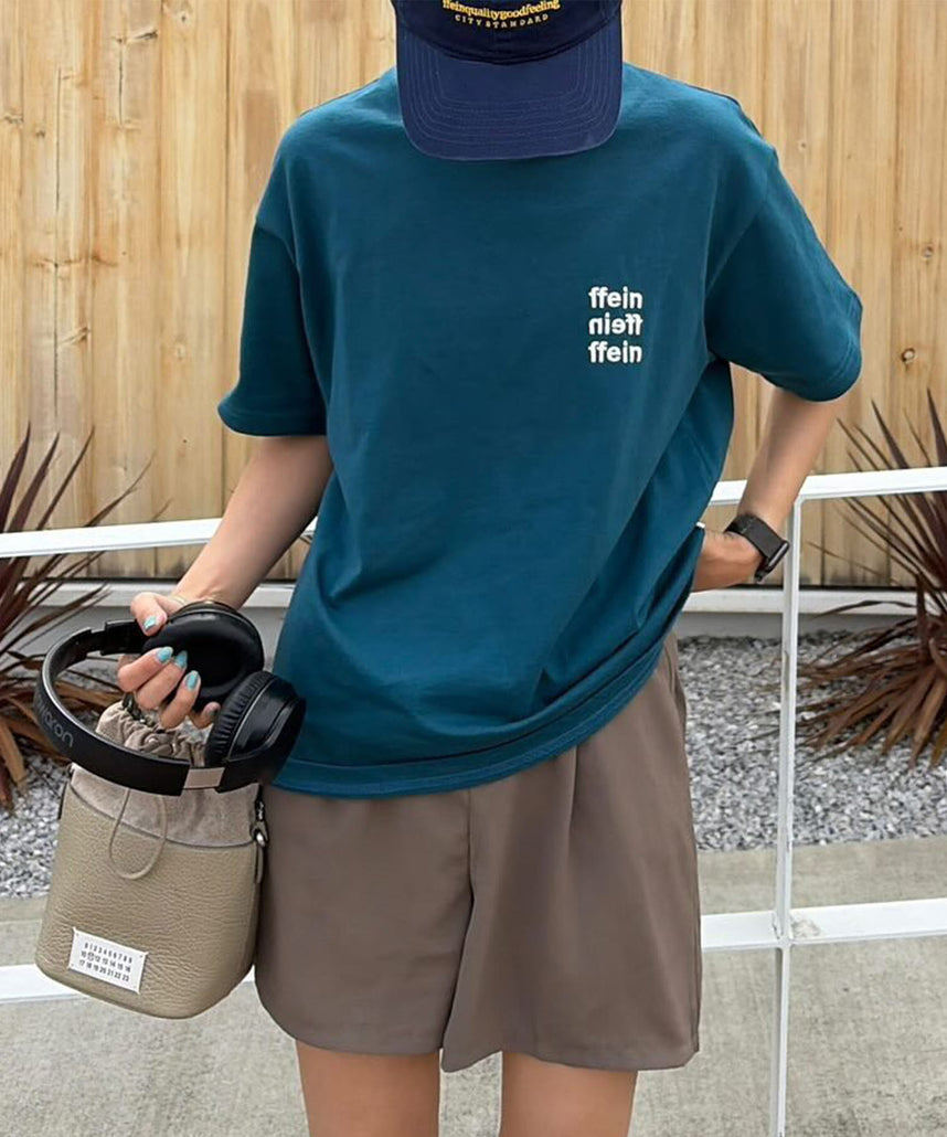 ワンポイント3段ロゴ刺繍ショート丈Tシャツ / Tシャツ クルーネック 半袖 刺繍 ワンポイント シンプル 【短丈】 ダークグリーン