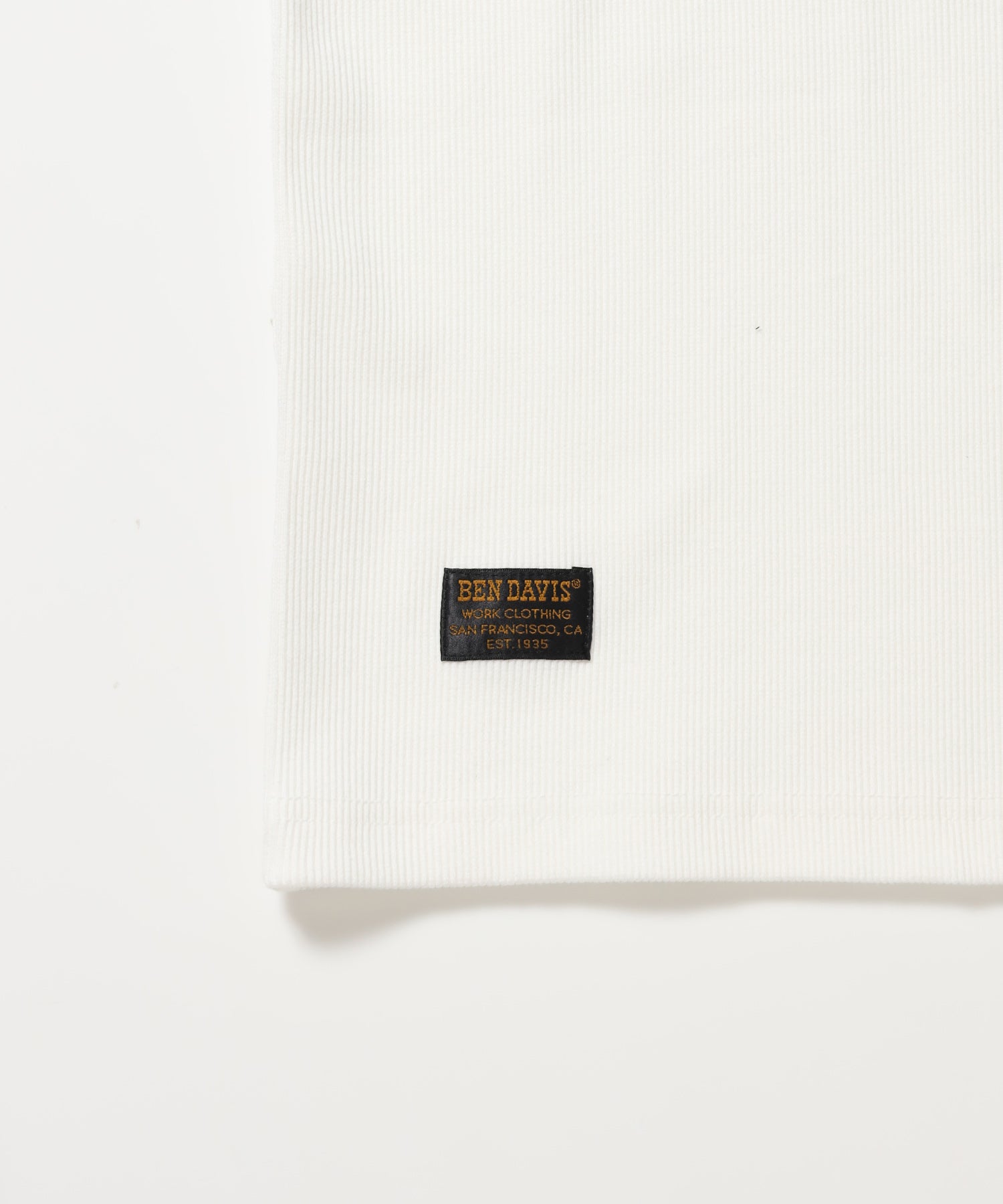RIB HENLEY TEE / Tシャツ 半袖 ヘンリーネック 刺繍 ワンポイント ユニセックス ピス ホワイト