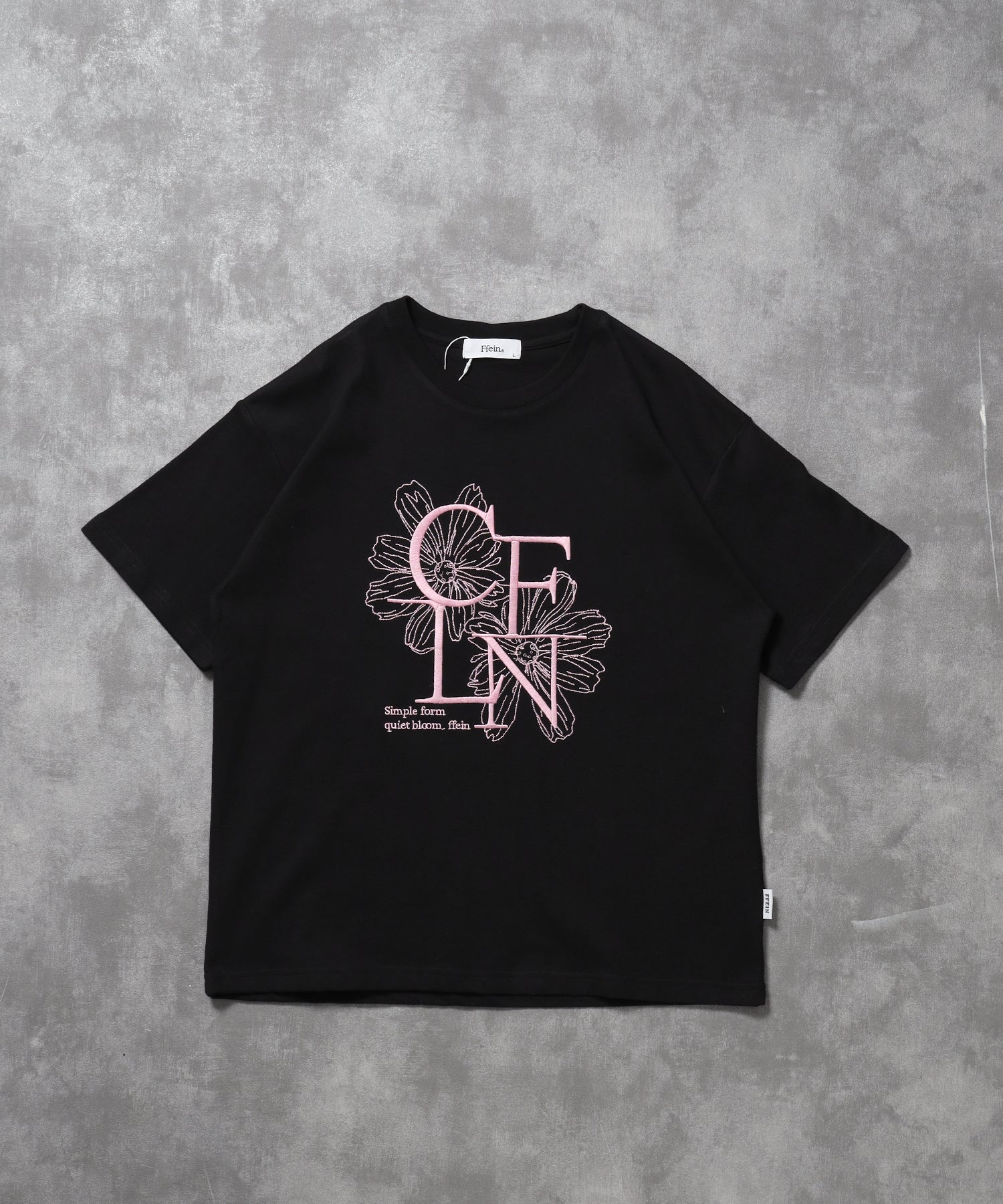 フラワー刺繍ロゴショート丈Tシャツ / Tシャツ クルーネック 半袖 刺繍 花柄 【短丈】 ブラック