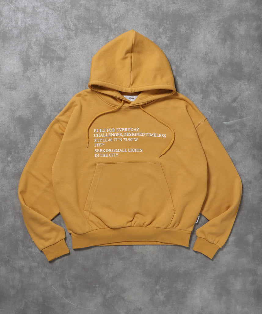 ヘビーウエイトメッセージプルパーカー / プルオーバー パーカー 裏毛 プリント フーディ イエロー