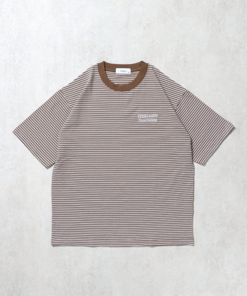 ロゴ刺繍マルチボーダー半袖Tシャツ ブラウン