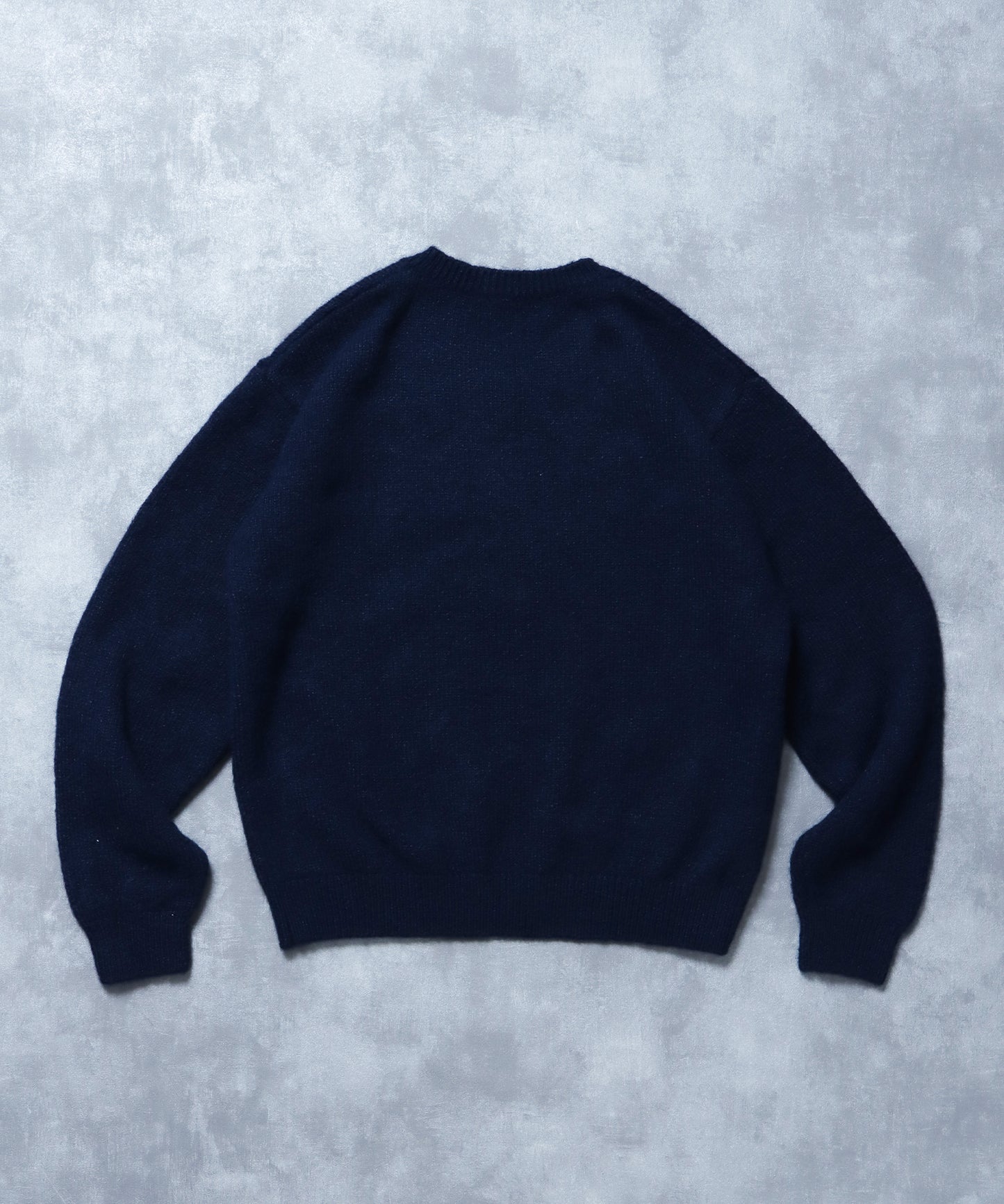 ワンポイントVネックウール混ニット / ウール ニット Vネック 短丈 刺繍 ワンポイント ネイビー