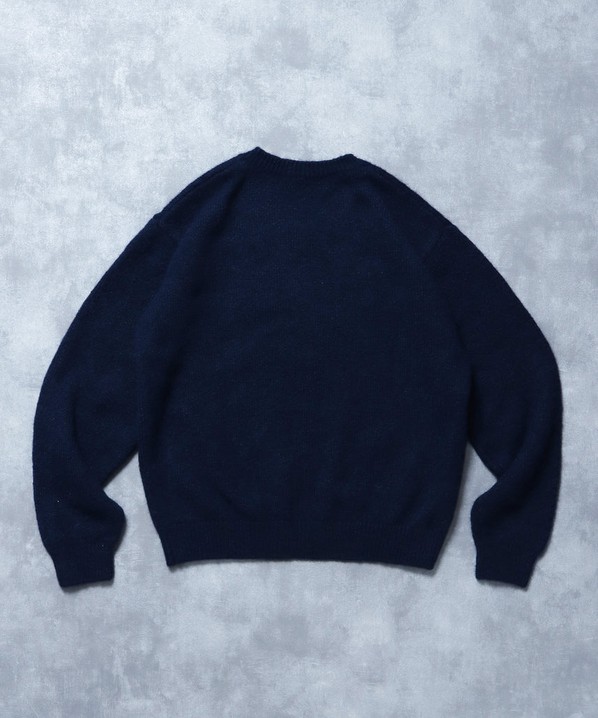 ワンポイントVネックウール混ニット / ウール ニット Vネック 短丈 刺繍 ワンポイント ネイビー