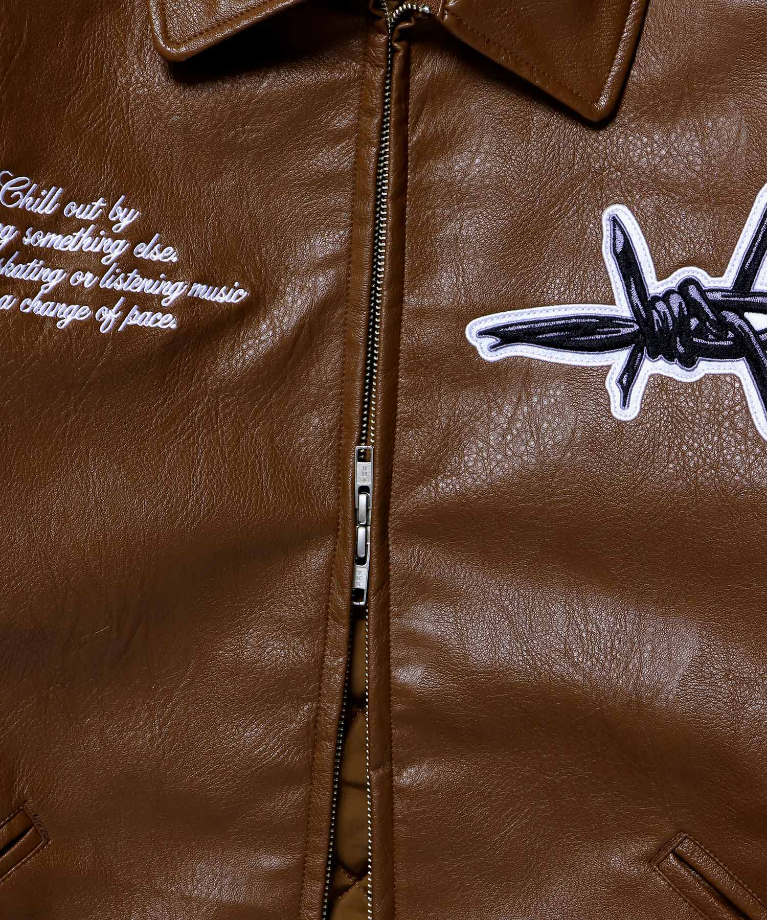 【SEQUENZ】 SYNTHETIC LEATHER BLOUSON / ヴィンテージライク ワッペン ワイド レザー ブルゾン ブラウン
