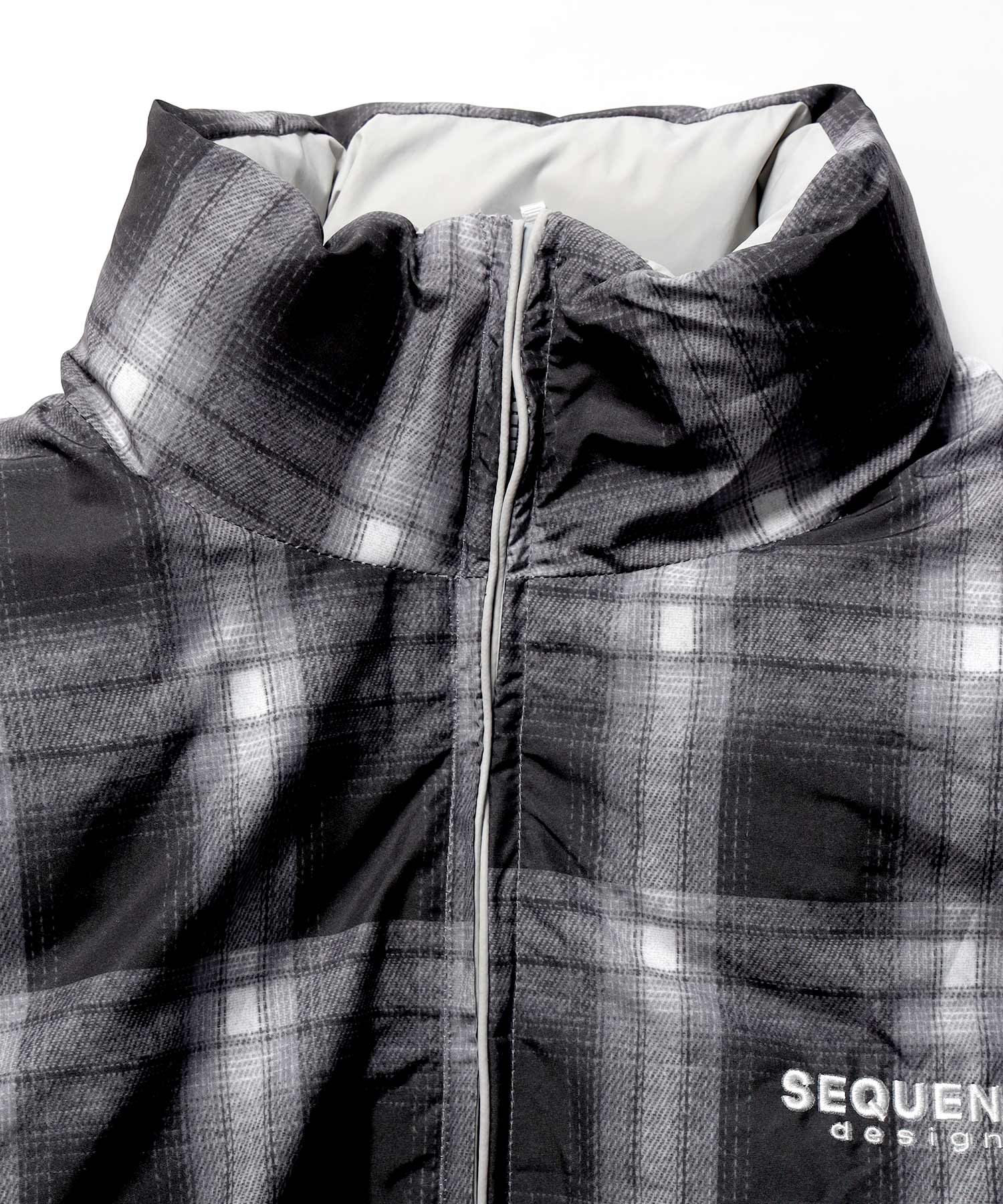 【SEQUENZ】 REVERSIBLE SYNTHETIC DOWN JACKET / リバーシブル ナイロン スタンド ダウンジャケット ドローコード OMBRE CHECK×L.GRAY