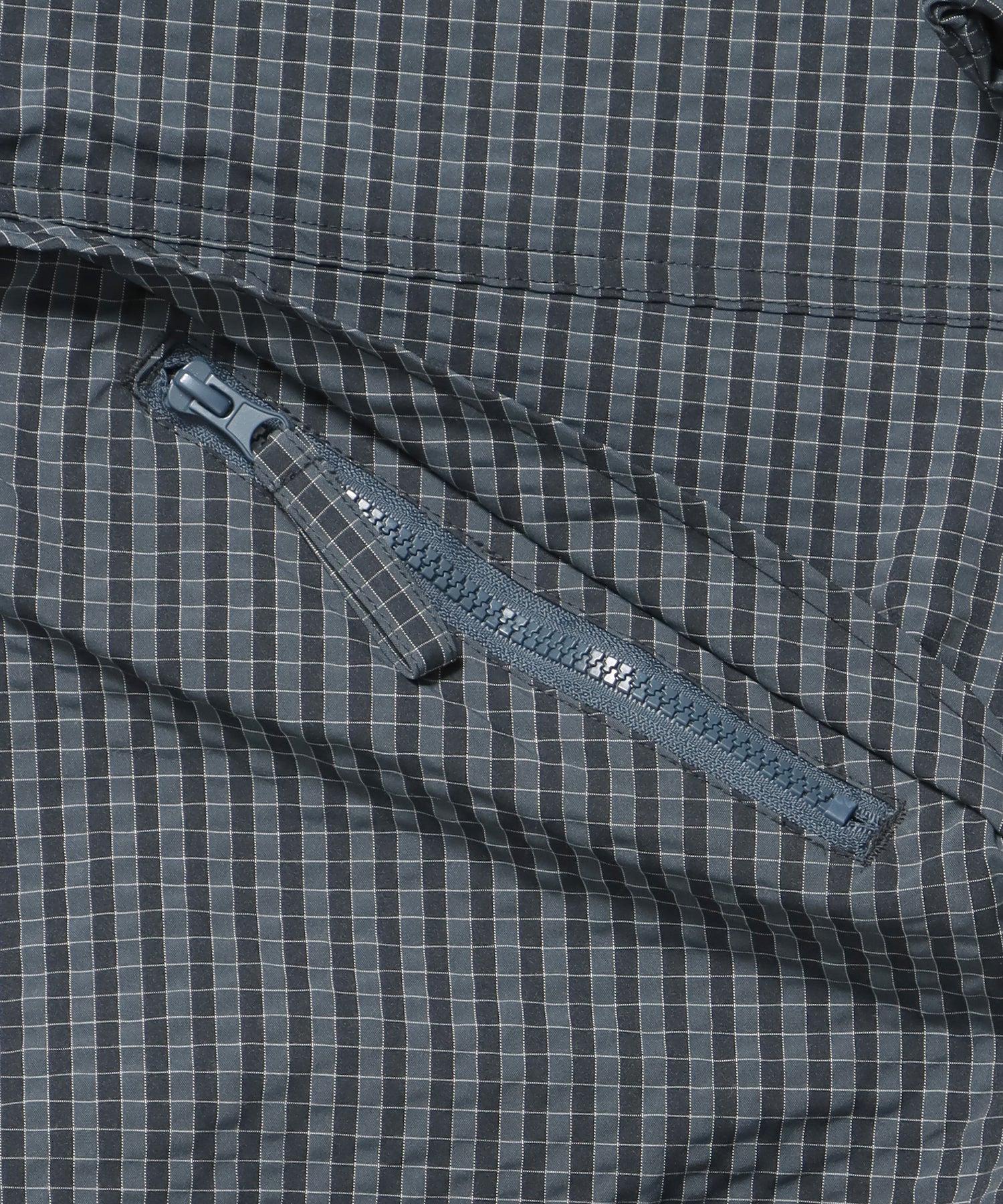 3段ロゴチェックマウンテンパーカー / ダブルジップ フーディ アウター ワンポイント ブルーグレー