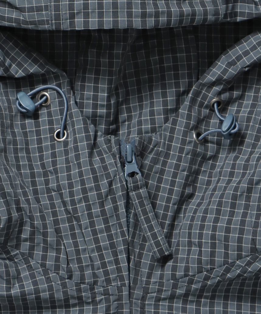 3段ロゴチェックマウンテンパーカー / ダブルジップ フーディ アウター ワンポイント ブルーグレー