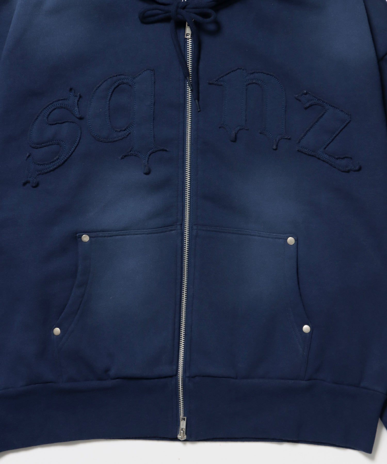 sqnz washed wappen zip p/k / フェード ジップパーカー スタッズ フルジップ オーバーサイズ ヴィンテージライク センターロゴ 裏起毛 ネイビー