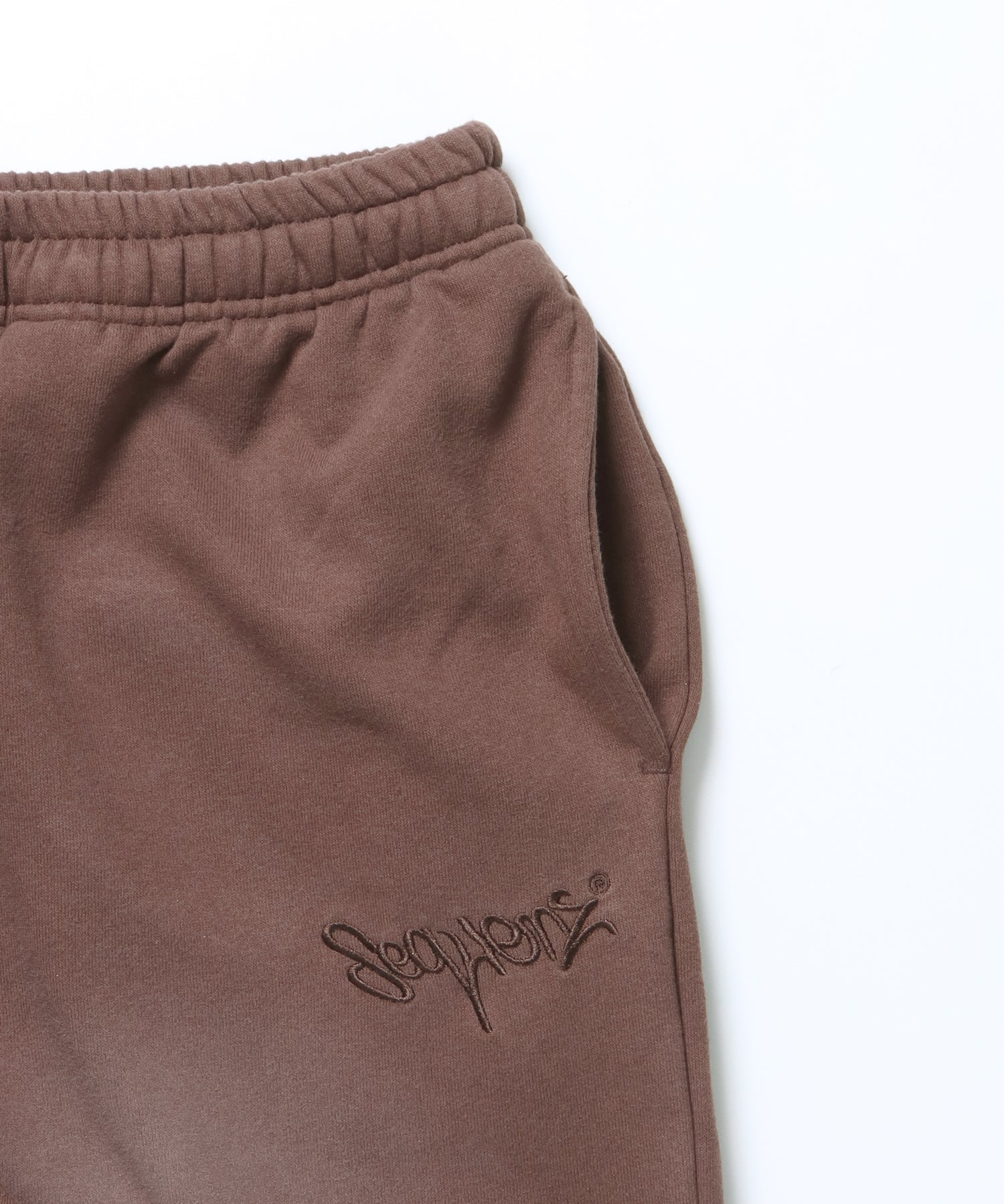 LOGO APPLIQUE SWEAT PANTS / フェード スウェット オーバーサイズ ヴィンテージライク 裏起毛 ダークブラウン