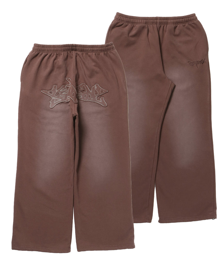 LOGO APPLIQUE SWEAT PANTS / フェード スウェット オーバーサイズ ヴィンテージライク 裏起毛 ダークブラウン