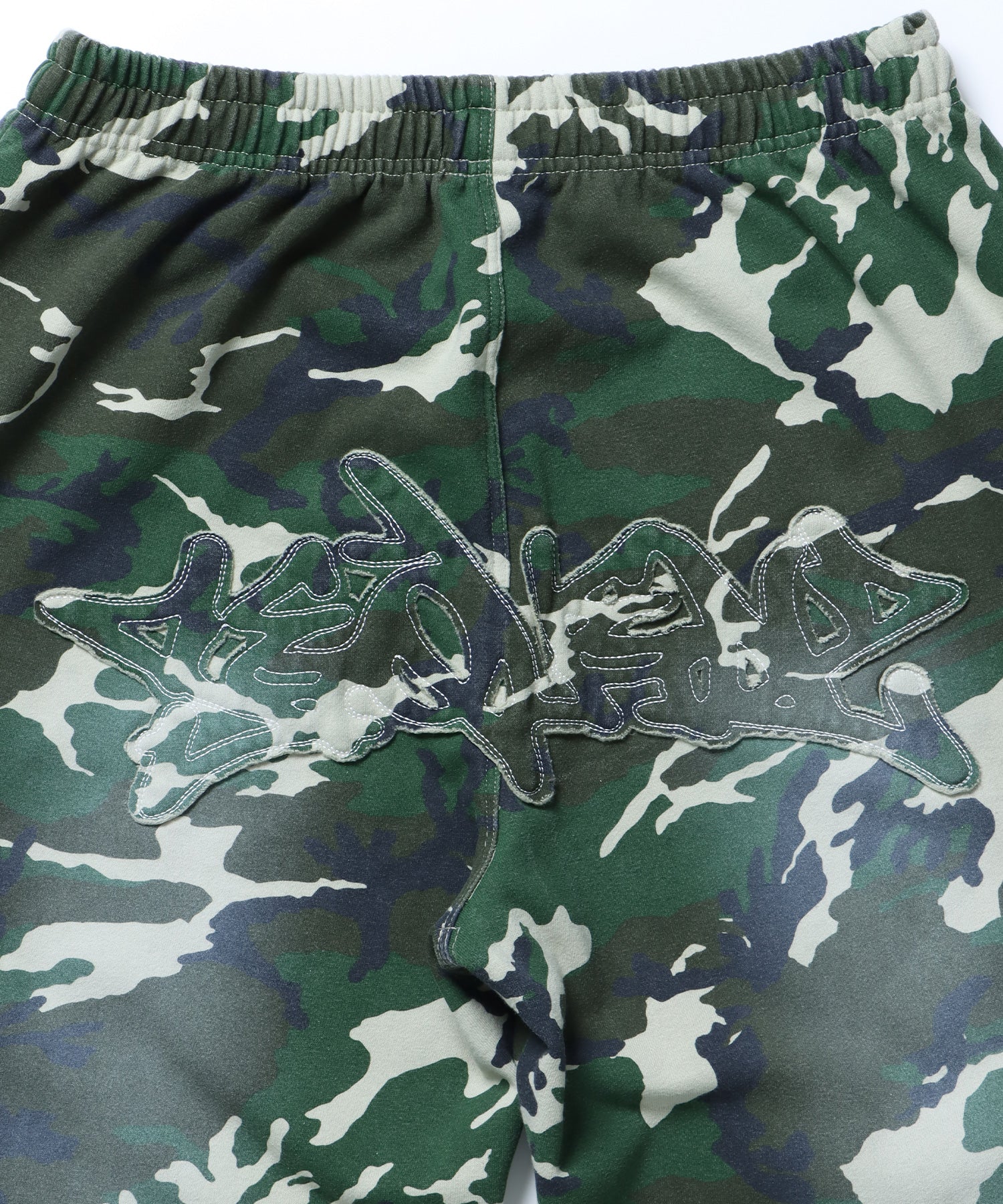 LOGO APPLIQUE SWEAT PANTS / フェード スウェット オーバーサイズ ヴィンテージライク 裏起毛 柄80