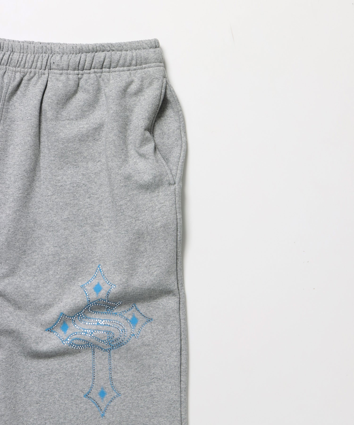 CROSS RHINE STONE SWEAT PANTS / ラインストーン クロス スウェットパンツ ドローコード 裏起毛 【セットアップ】 グレー