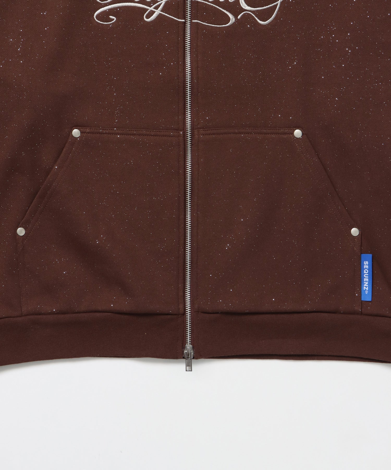 SQNZ LOGO GLITTER ZIP P/K / グリッター ジップパーカー ラメプリント ダブルジップ 裏起毛 【セットアップ着用可】 モカ