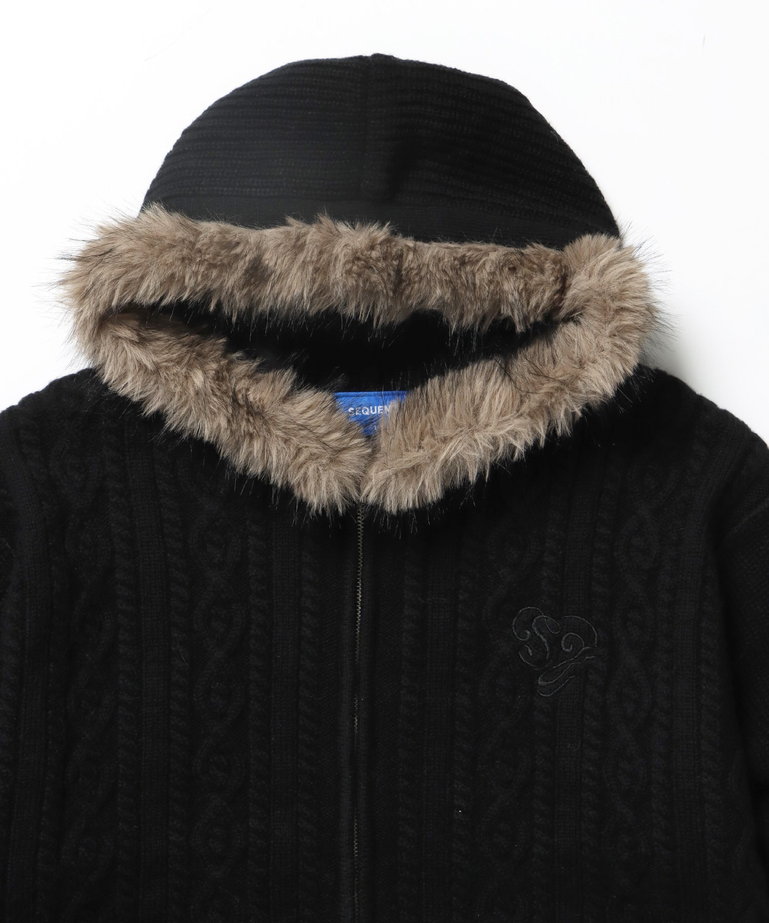 FUR CABLE KNIT ZIP-UP HOODIE / ニット ジップパーカー 刺繍 ファー ケーブルニット ブラック