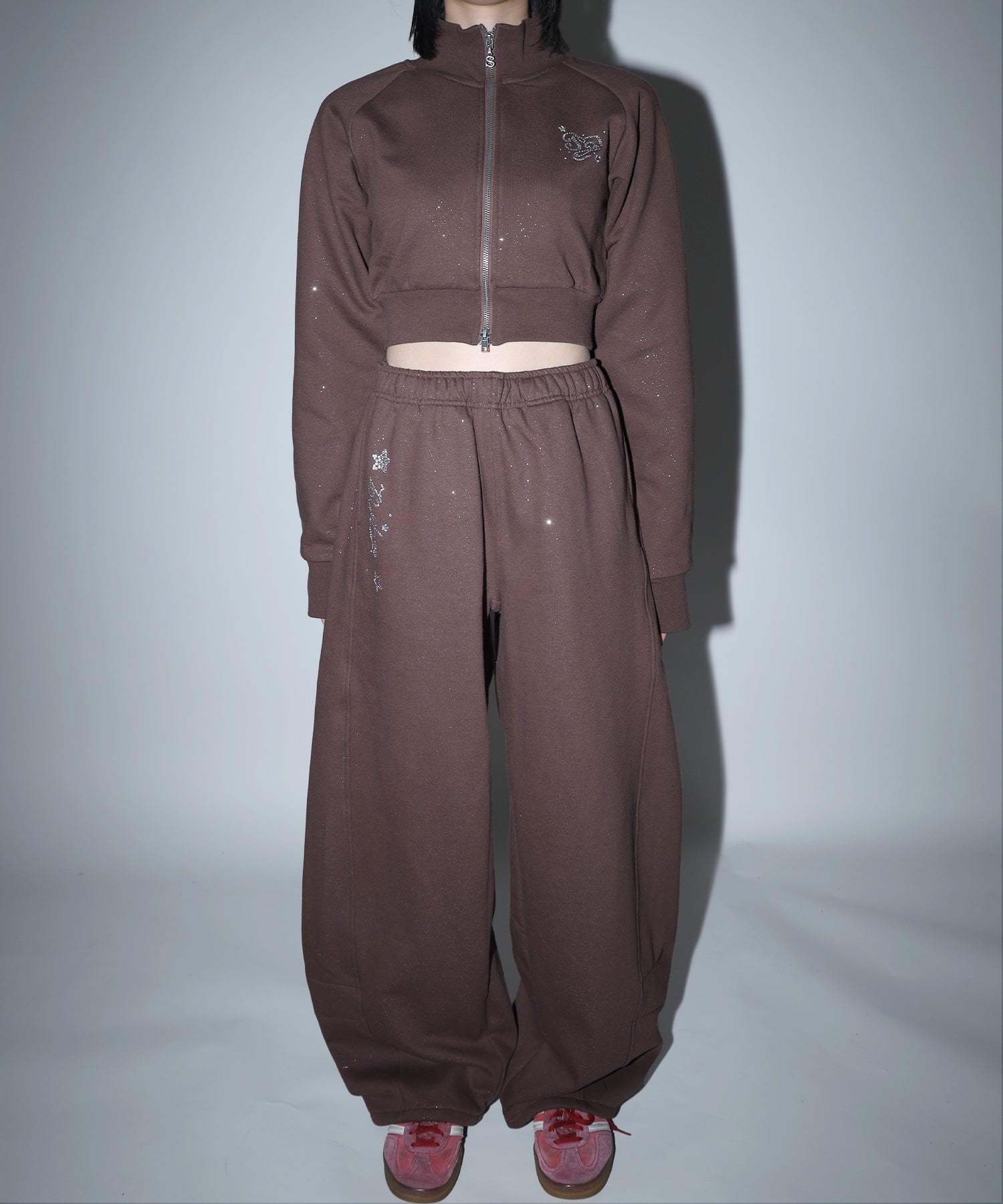 H163 トップス:M/パンツ:M