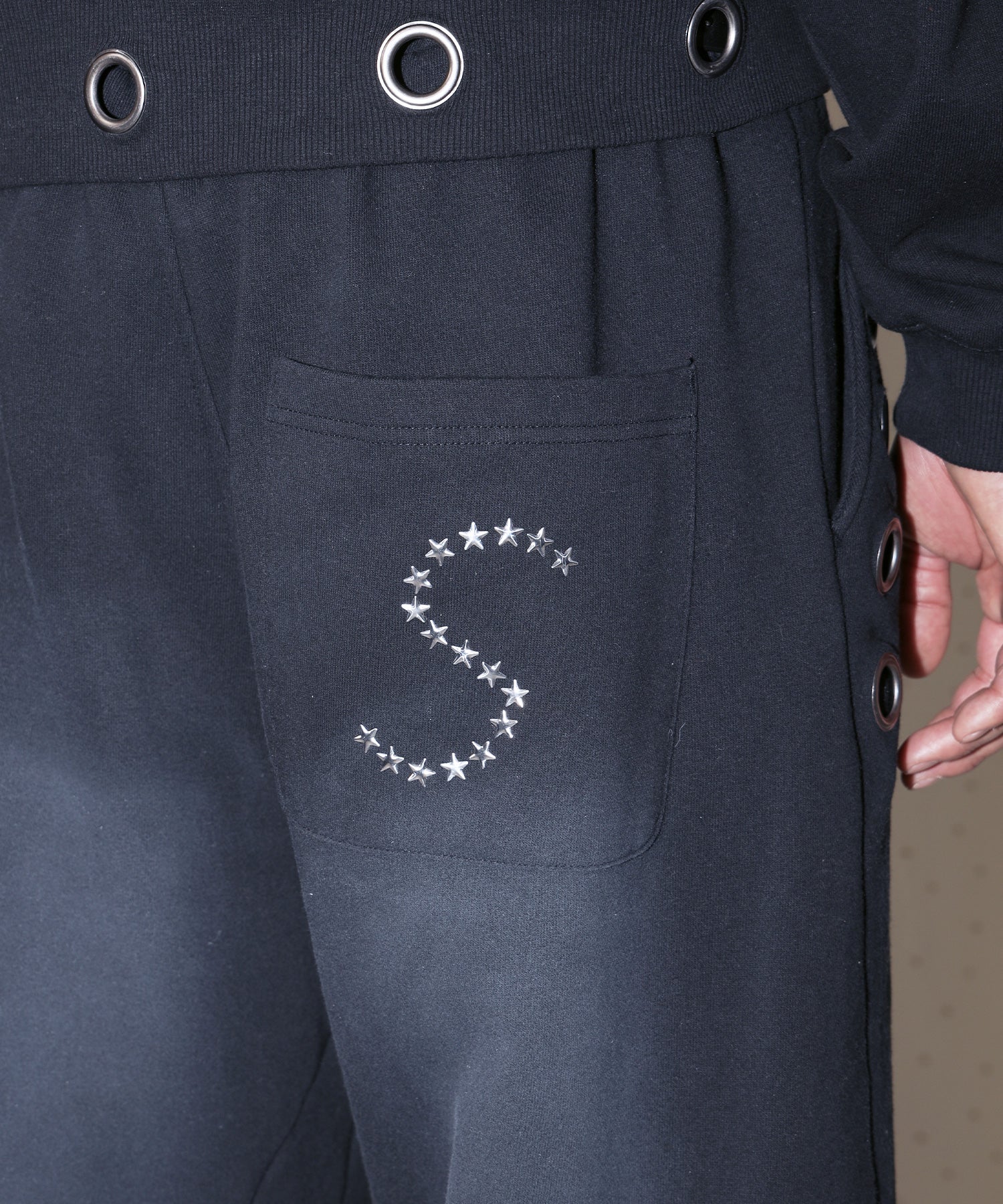 sqnz fade sweat pants / スウェット パンツ 加工 ハトメ スタッズ 裏起毛≪SET UP着用可能≫ ブラック