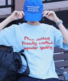 手書きロゴショート丈Tシャツ / Tシャツ クルーネック 半袖 プリント 手書きロゴ【短丈】 ライトブルー