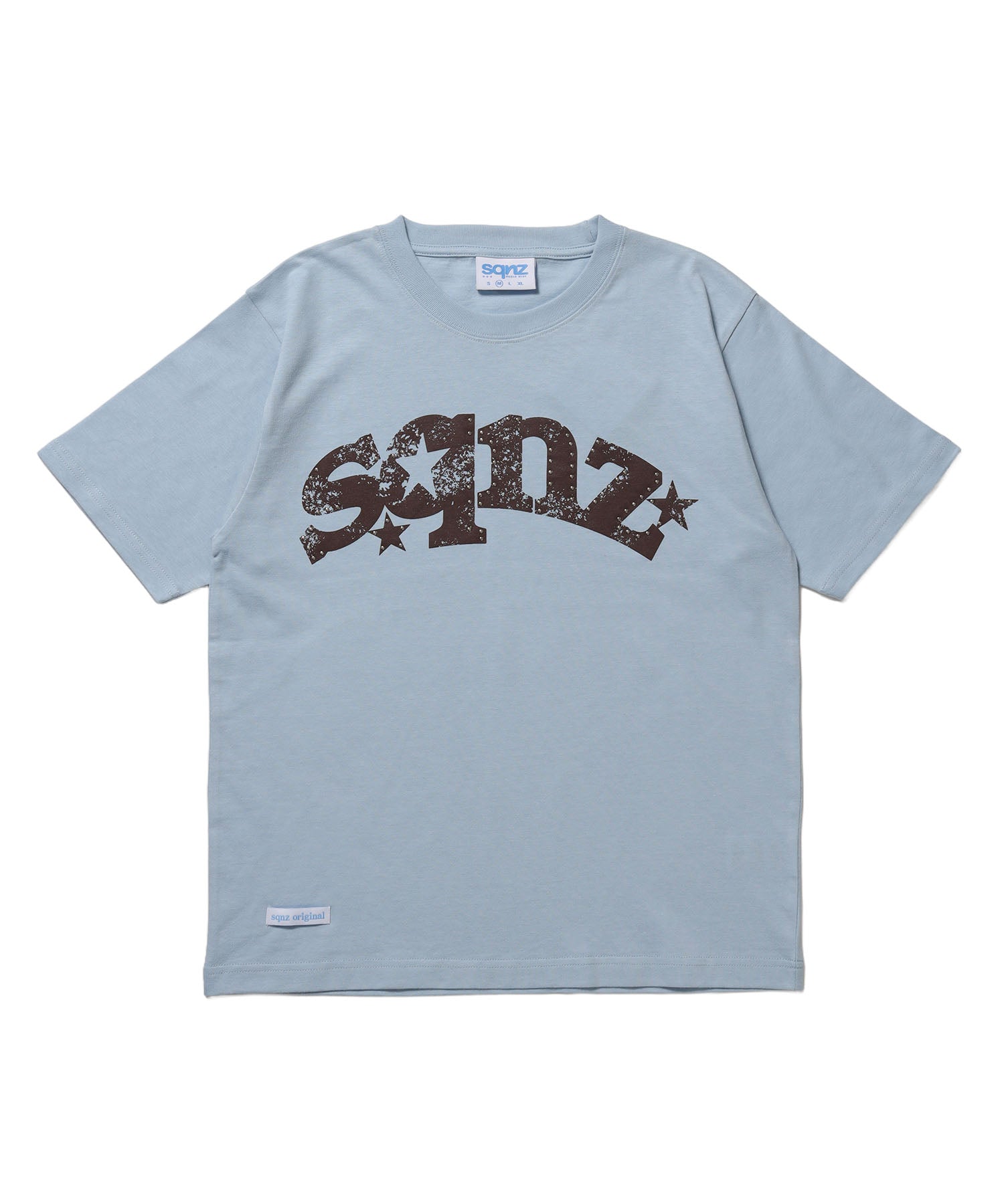 ※WEB限定 / ユニセックス / ロゴ加工風スタッズ半袖Tシャツ / sqnz studs faint logo tee / ライトブルー