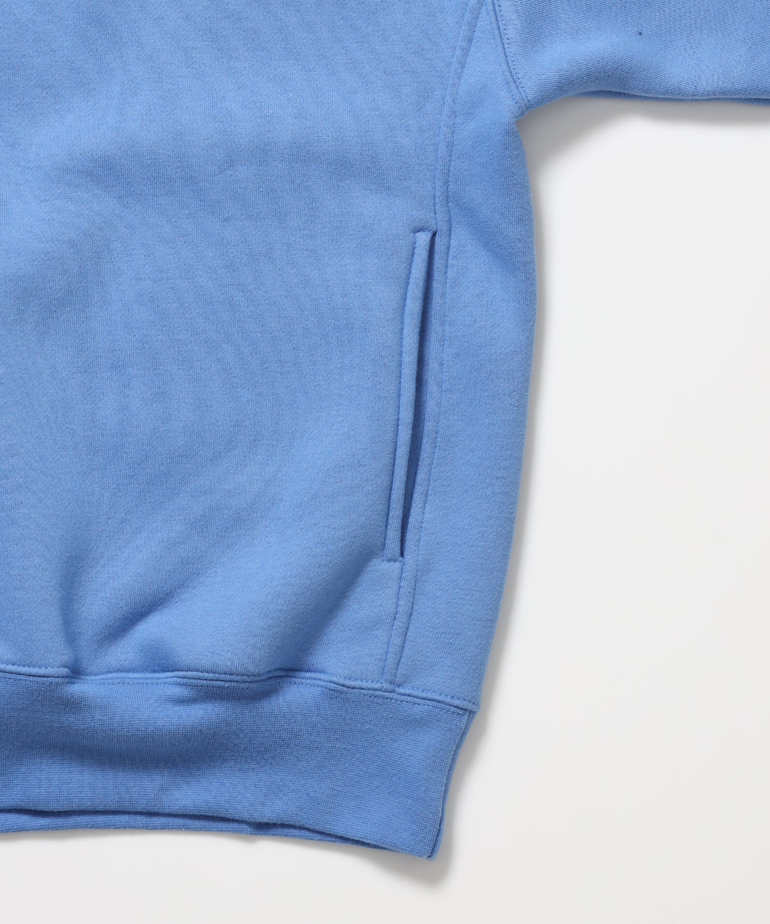 BD SWEAT HALF ZIP / スウェット ハーフジップ ワンポイント刺繍 裏起毛 サイドポケット ユニセックス スカイブルー