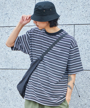 ロゴ刺繍マルチボーダー半袖Tシャツ ブラック