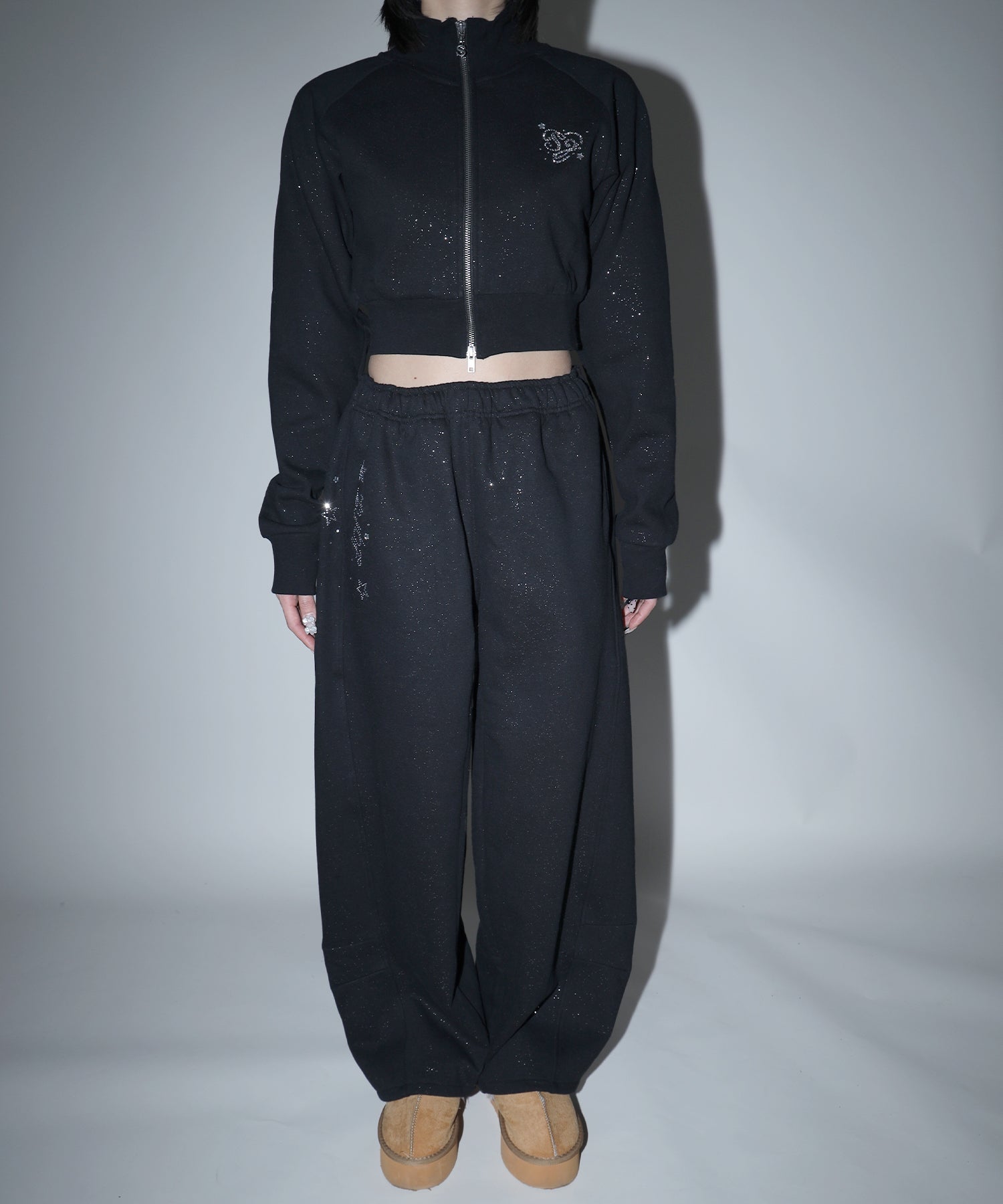 H163 トップス:M/パンツ:M