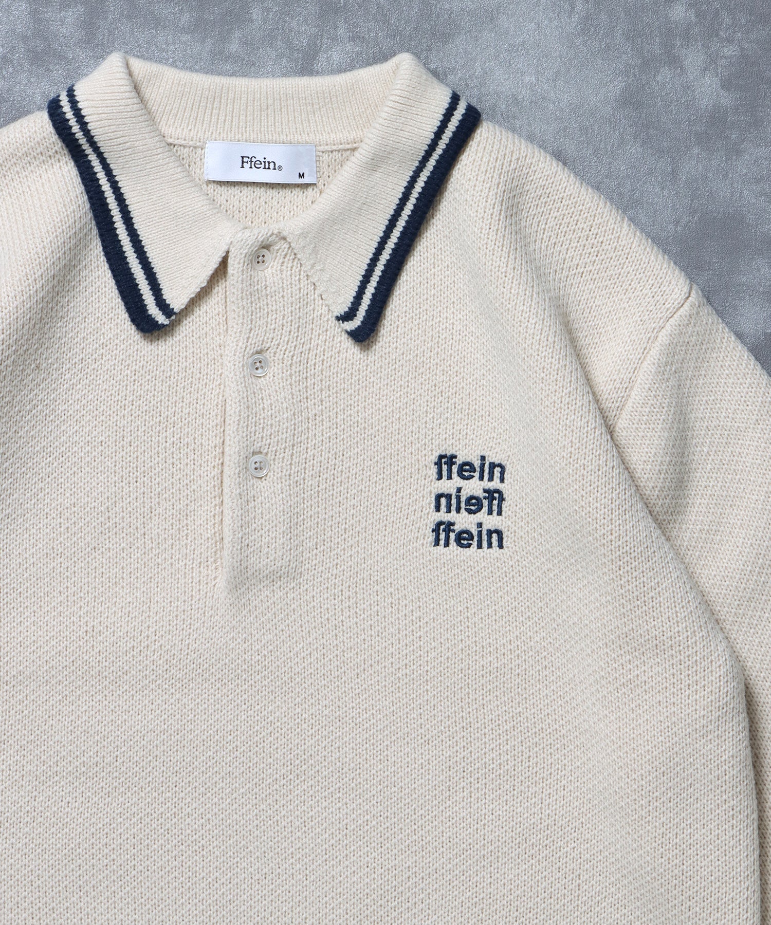 三段ロゴアソート襟ポロニット / ポロシャツ ニット ボーダー 刺繍 ワンポイント アイボリー