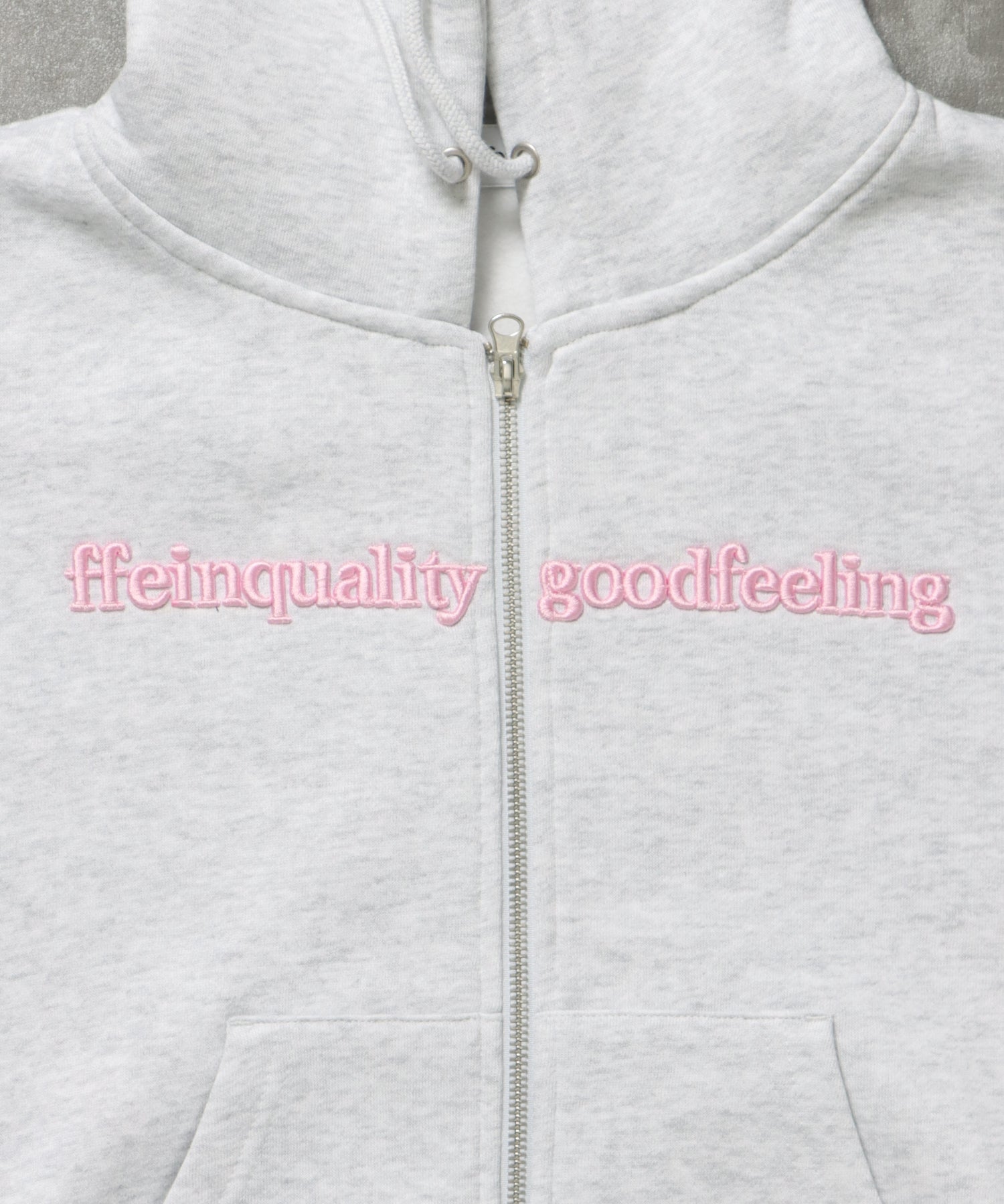 センター3D刺繍立体フードショート丈ZIPパーカー / レディース パーカー 裏起毛 ヘビーウエイト フーディ ダブルジップ 【短丈】 アッシュグレー