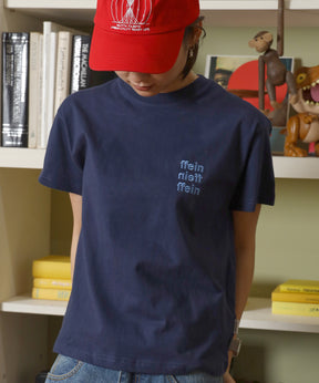 ワンポイント3段ロゴ刺繍ショート丈Tシャツ / Tシャツ クルーネック 半袖 刺繍 ワンポイント シンプル 【短丈】 ネイビー