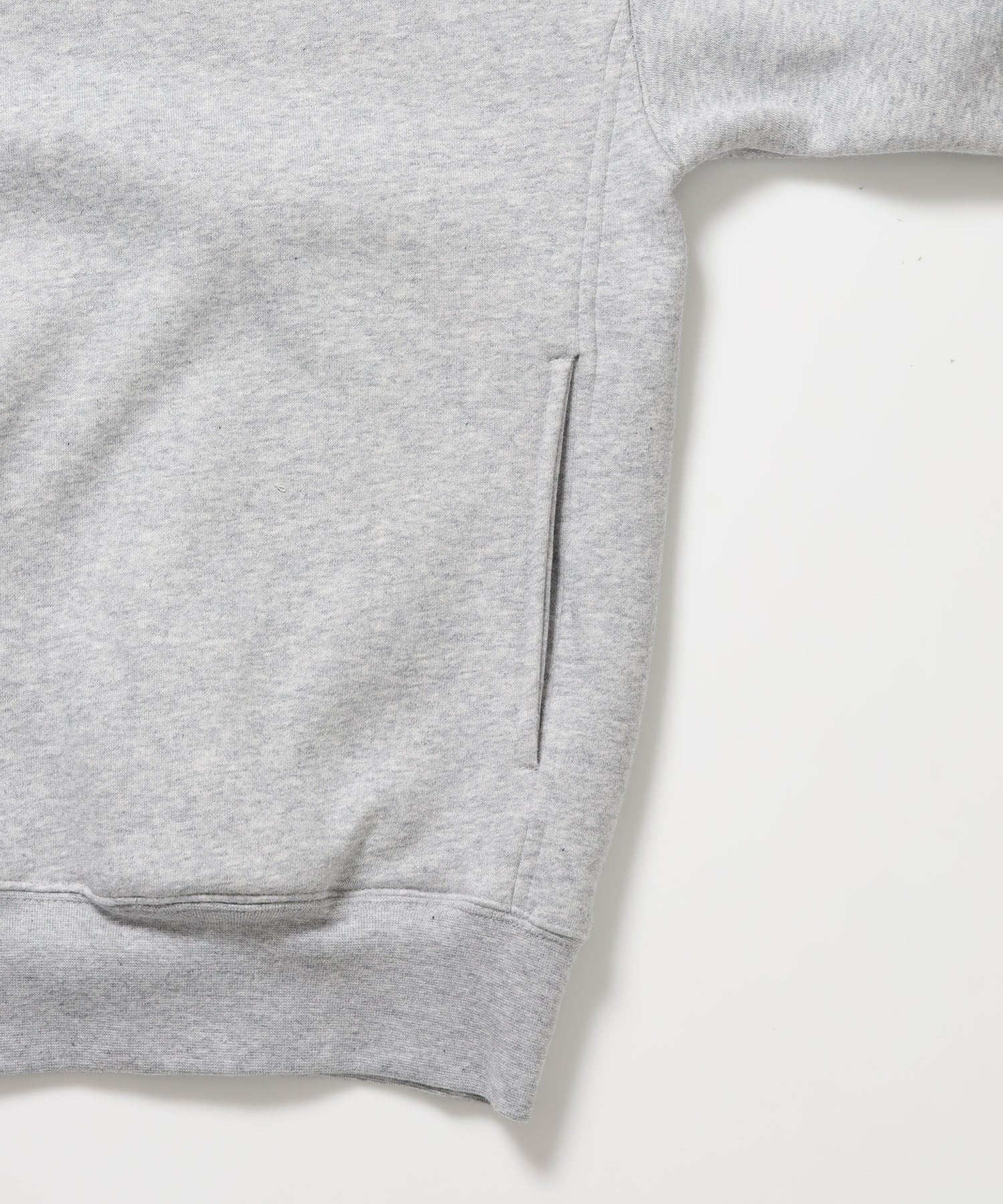 BD SWEAT HALF ZIP / スウェット ハーフジップ ワンポイント刺繍 裏起毛 サイドポケット ユニセックス グレー