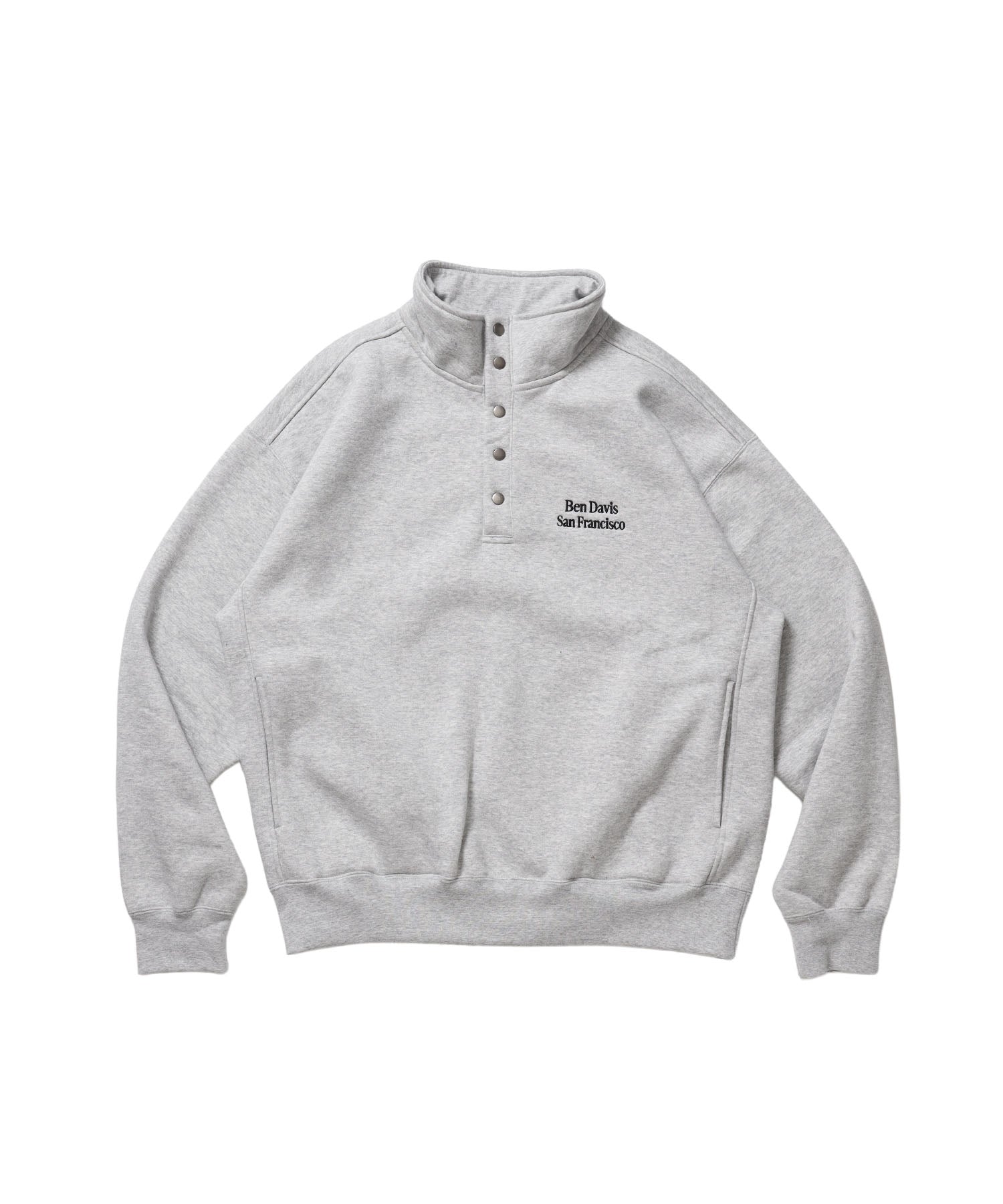 BD SWEAT SNAP P/O / スウェット ハイネック ボタン 裏起毛 ワンポイント刺繍 ユニセックス グレー