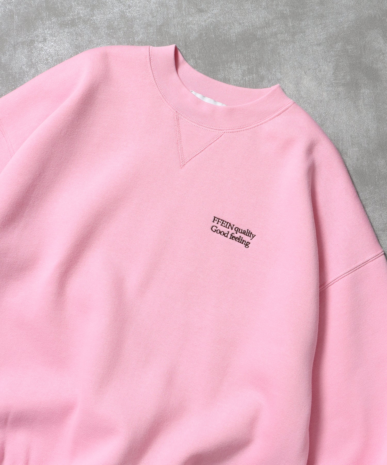 ワンポイントロゴプルオーバースウェット / 刺繍 ワンポイント シンプル ノームコア 綺麗目 シティガール シティボーイ 裏起毛 ピンク