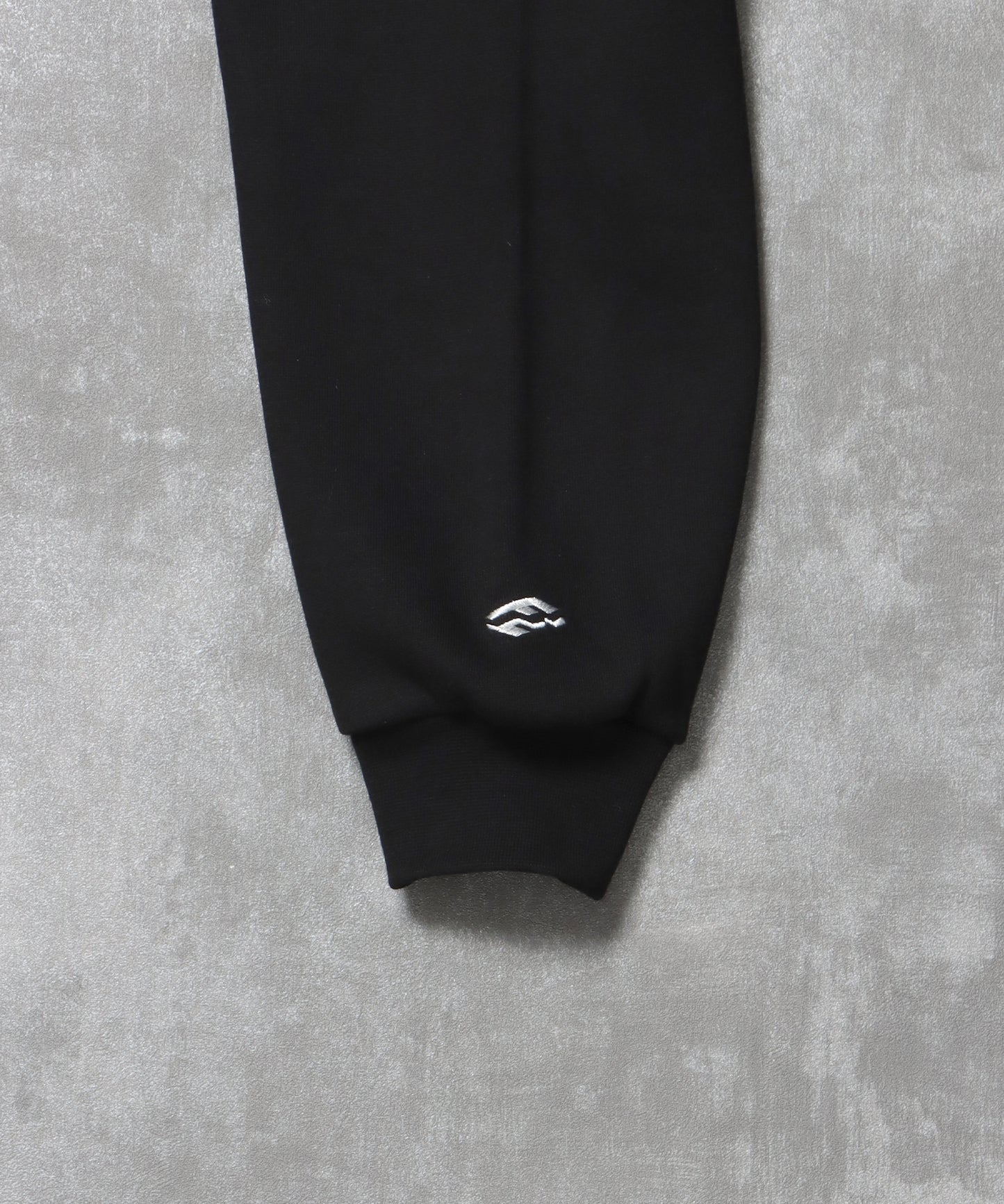 ヘビーウエイトフード刺繍ロゴジップパーカー / パーカー 裏起毛 ジップ 刺繍 ロゴ フーディ ダブルジップ ブラック